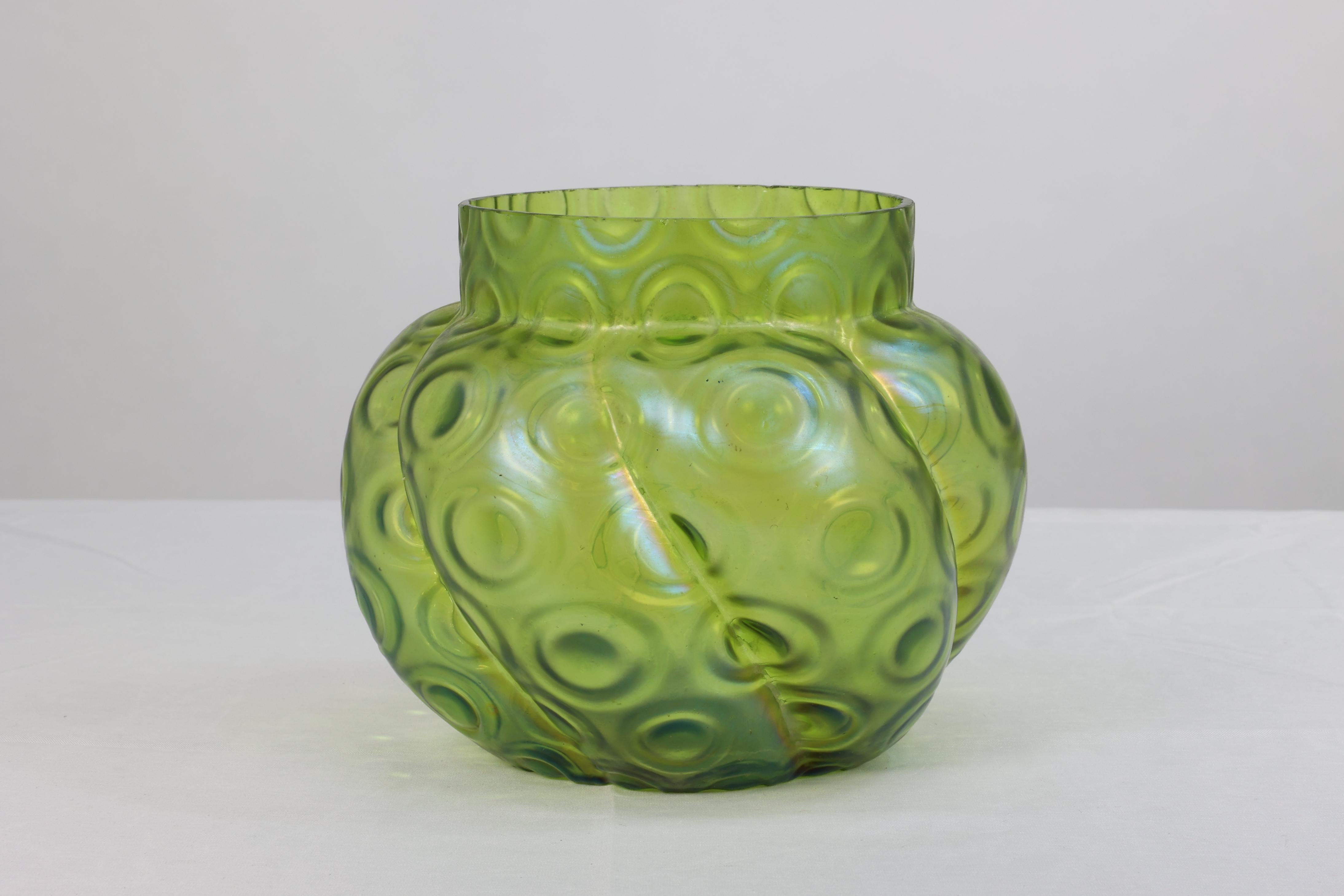Loetz (attributed). A green swirl glass flower holder with decorative brass top For Sale 5