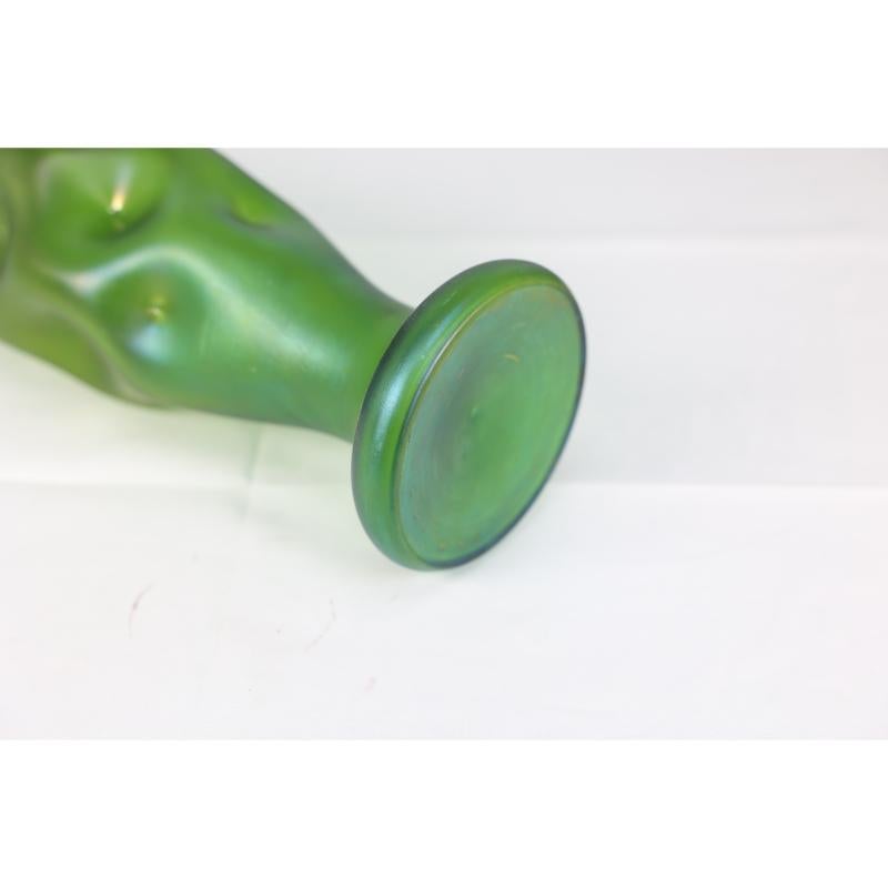 Loetz attr. A tall Art Nouveau green iridescent vase with brass floral collar. For Sale 6