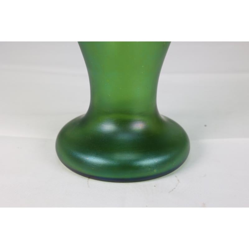 Loetz attr. A tall Art Nouveau green iridescent vase with brass floral collar. For Sale 4