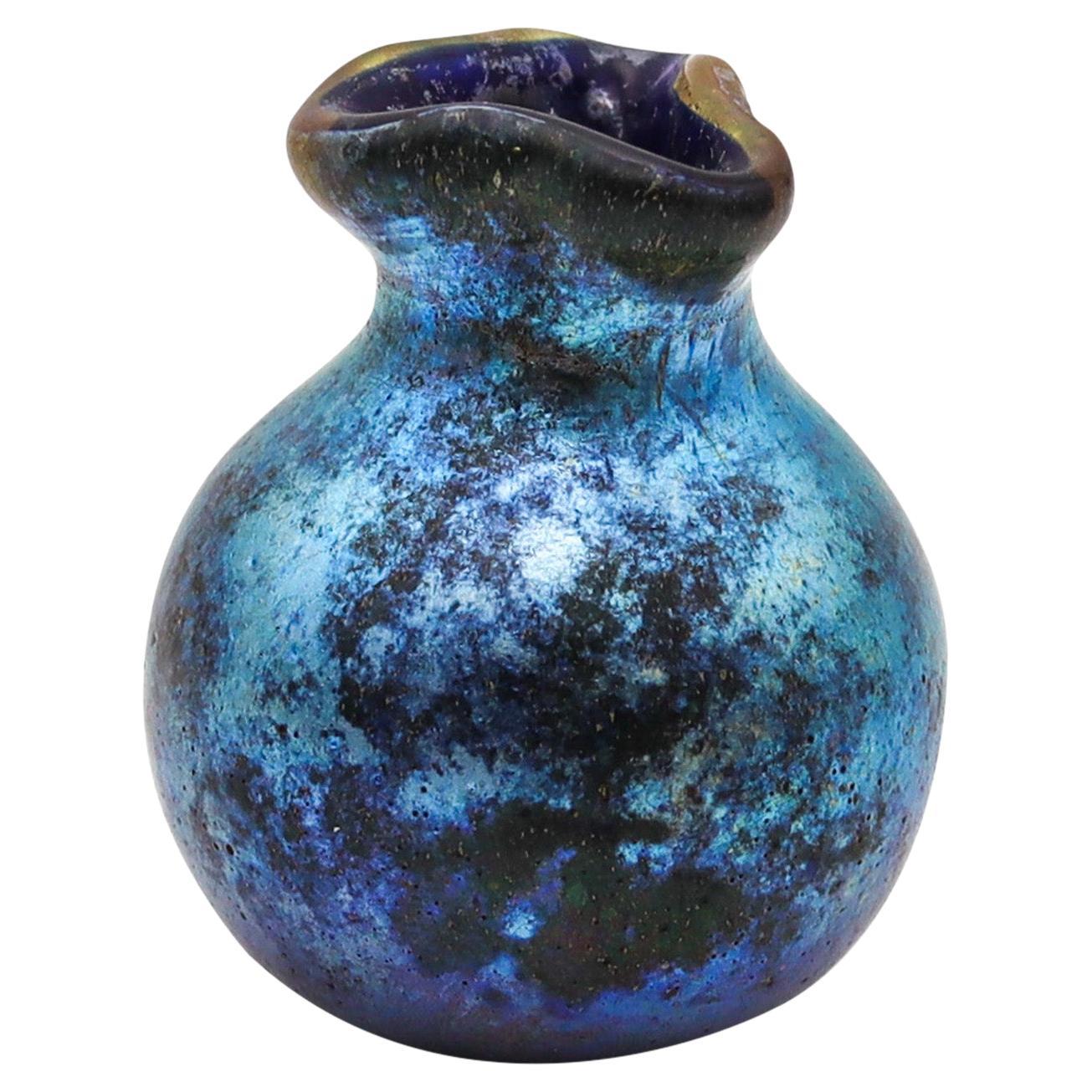 Loetz Österreich 1900 Jugendstil Miniatur Kabinett Vase Blau schillernde Kunst Glas im Angebot