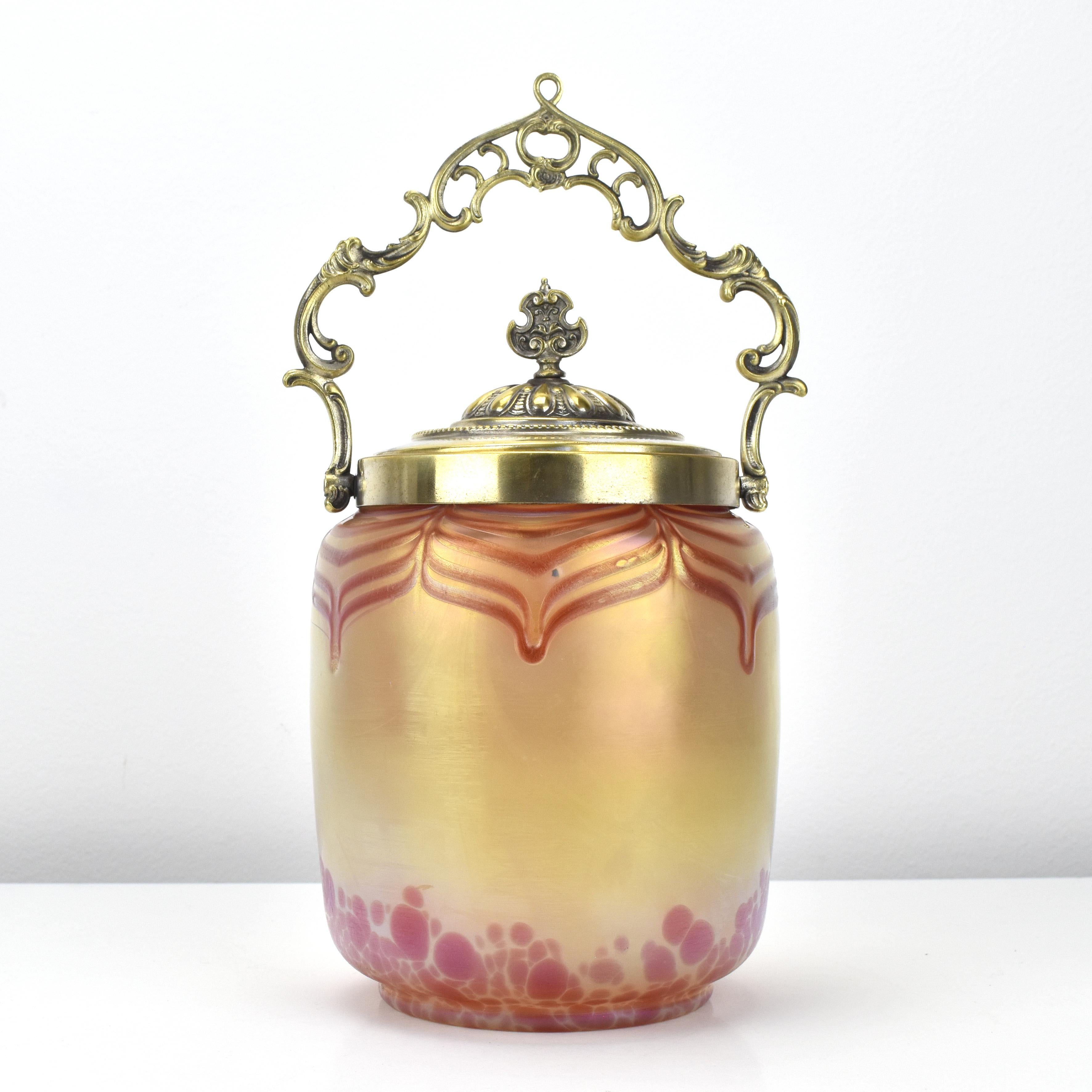 Autrichien Loetz Biscuit Barrel Cookie Jar Art Nouveau Iridescent Glass Antique Lötz & WMF en vente