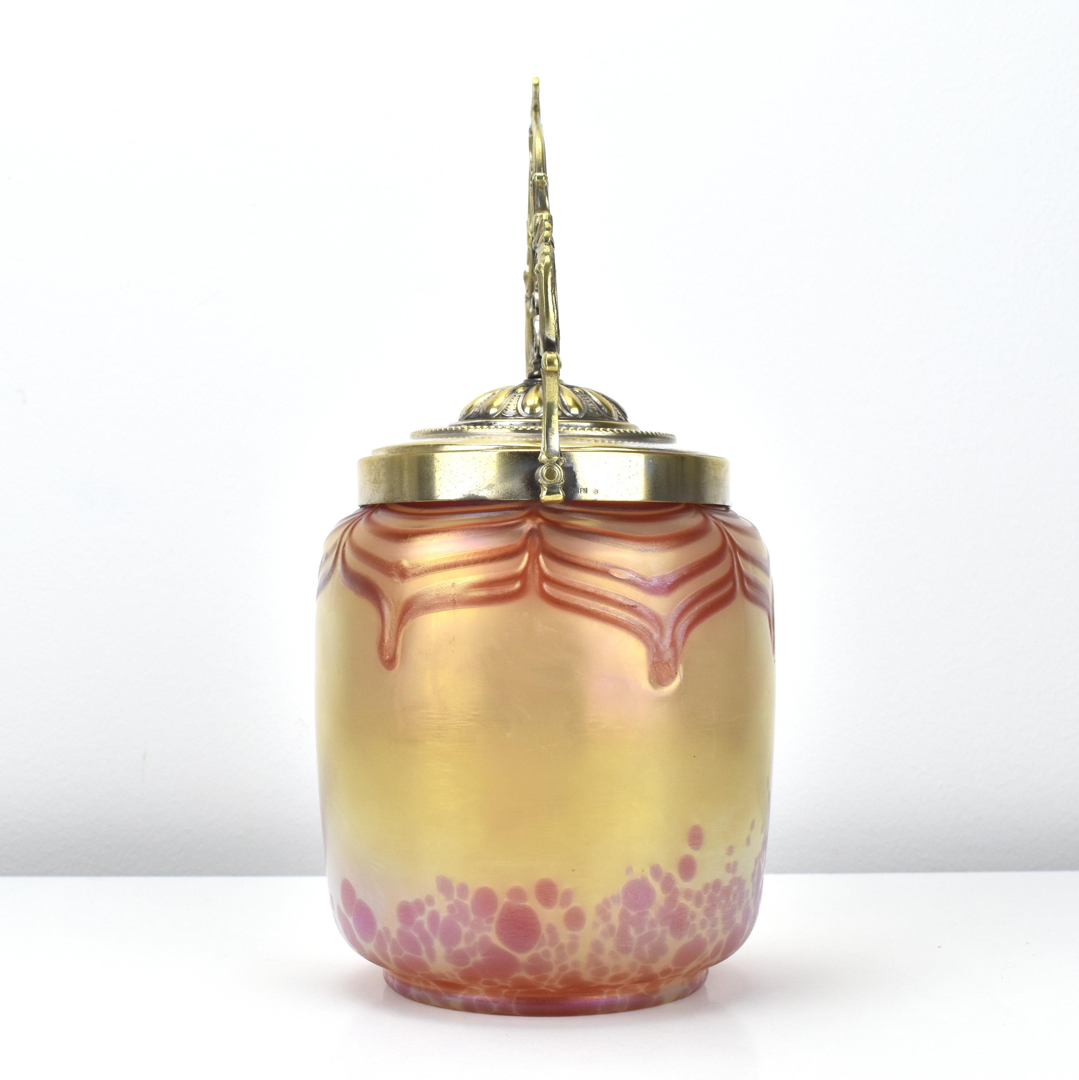Fait main Loetz Biscuit Barrel Cookie Jar Art Nouveau Iridescent Glass Antique Lötz & WMF en vente