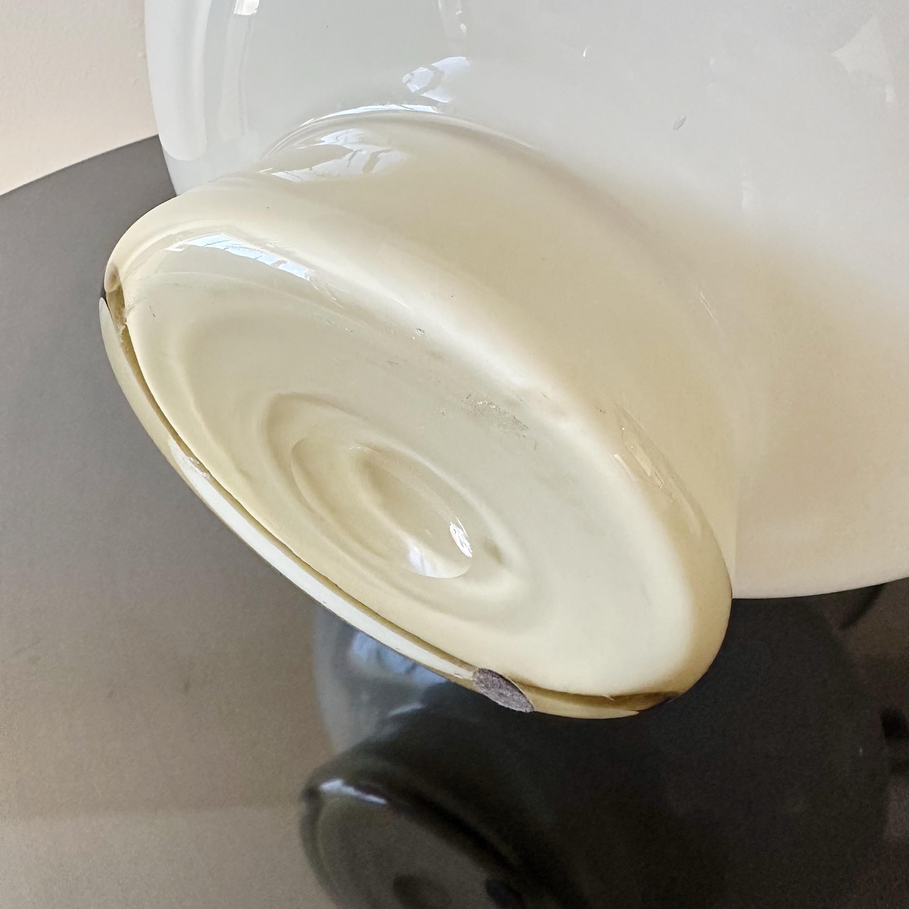 Début du 20ème siècle Grand vase crème Bohème de Michael Powolny, années 1920 en vente