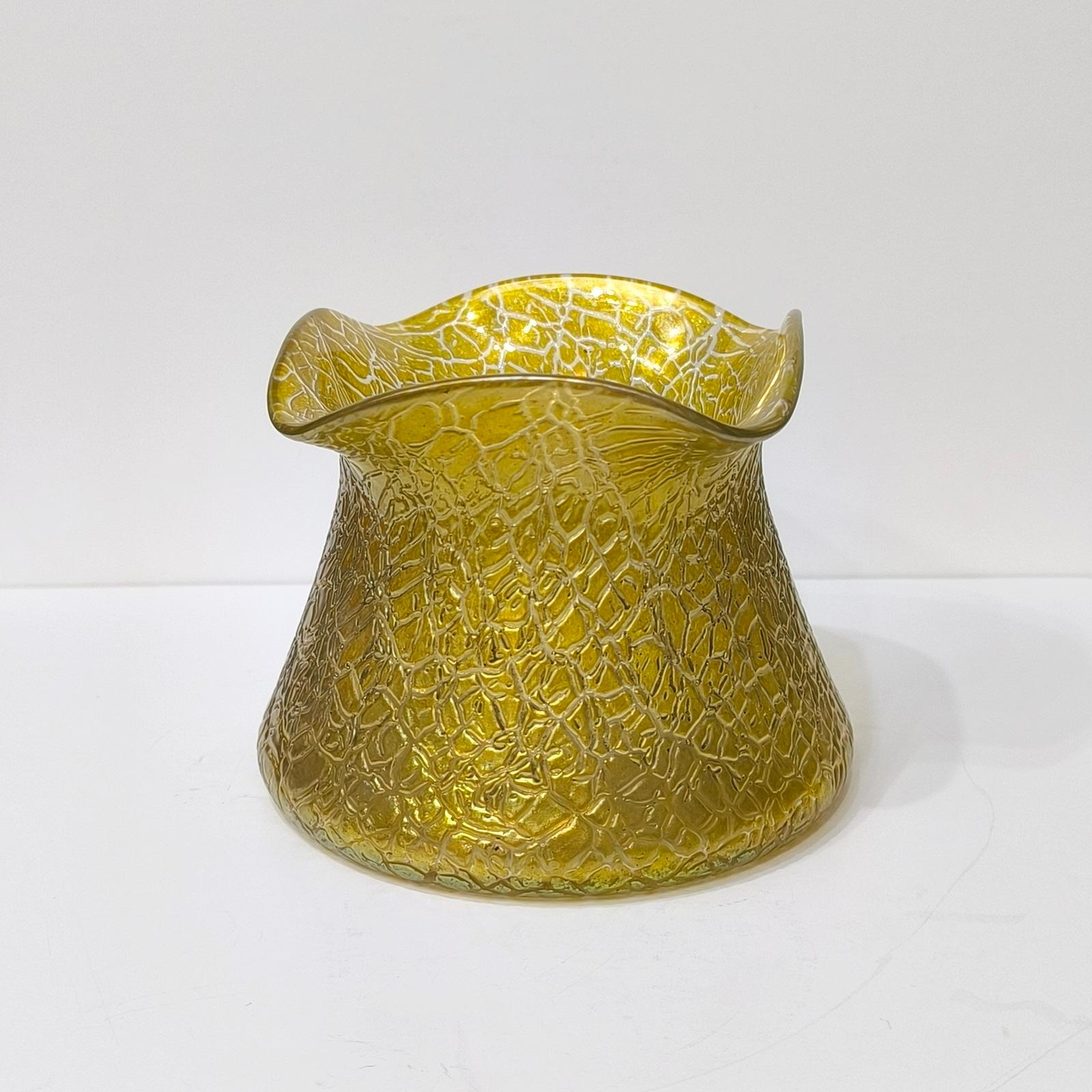 Loetz Candia Mimoza Art Nouveau Jugendstil Art Glass Bowl In Excellent Condition For Sale In Bochum, NRW