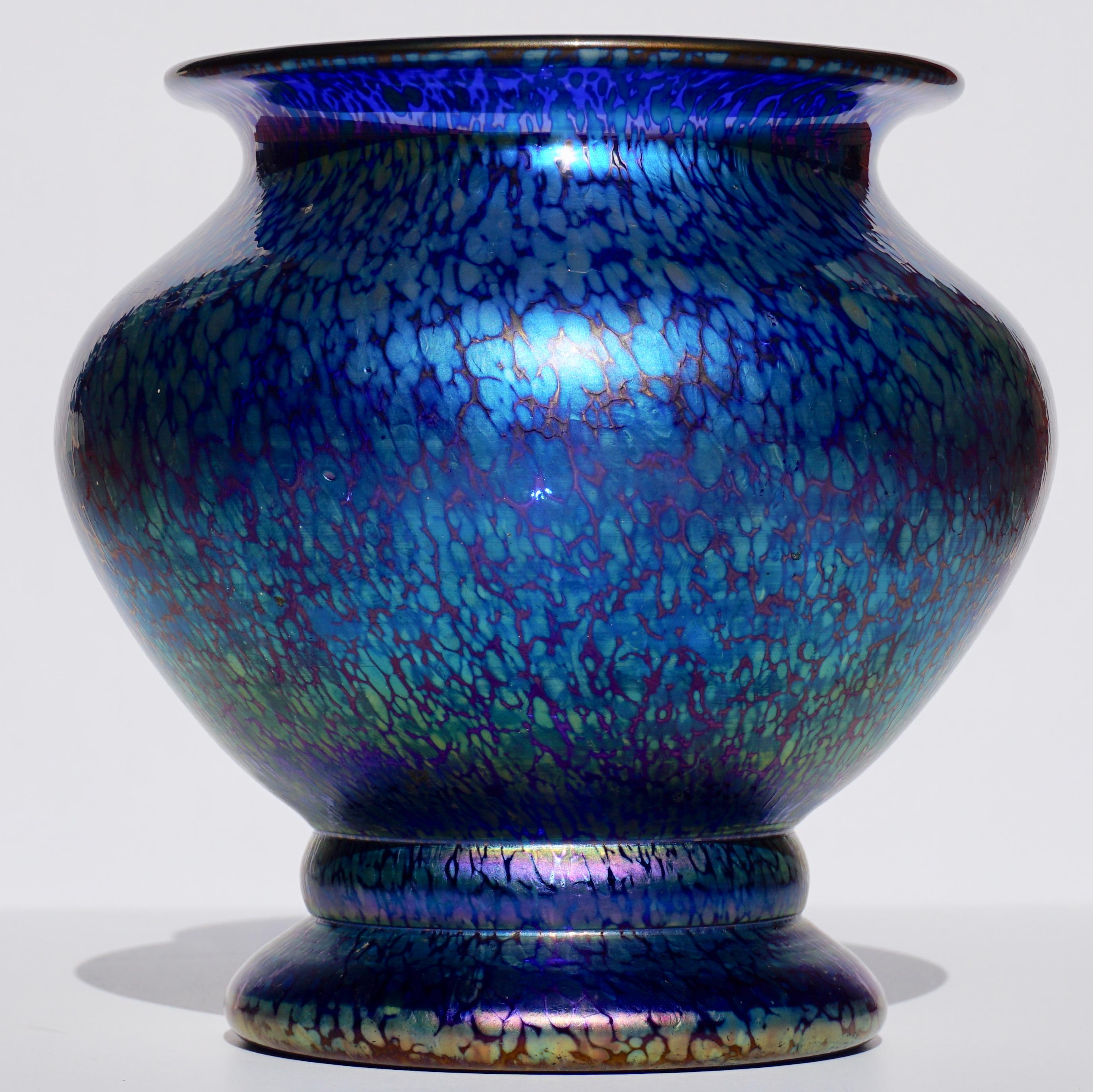 Loetz Kobaltfarbene Papillon-Vase im Art nouveau-Stil (Österreichisch) im Angebot