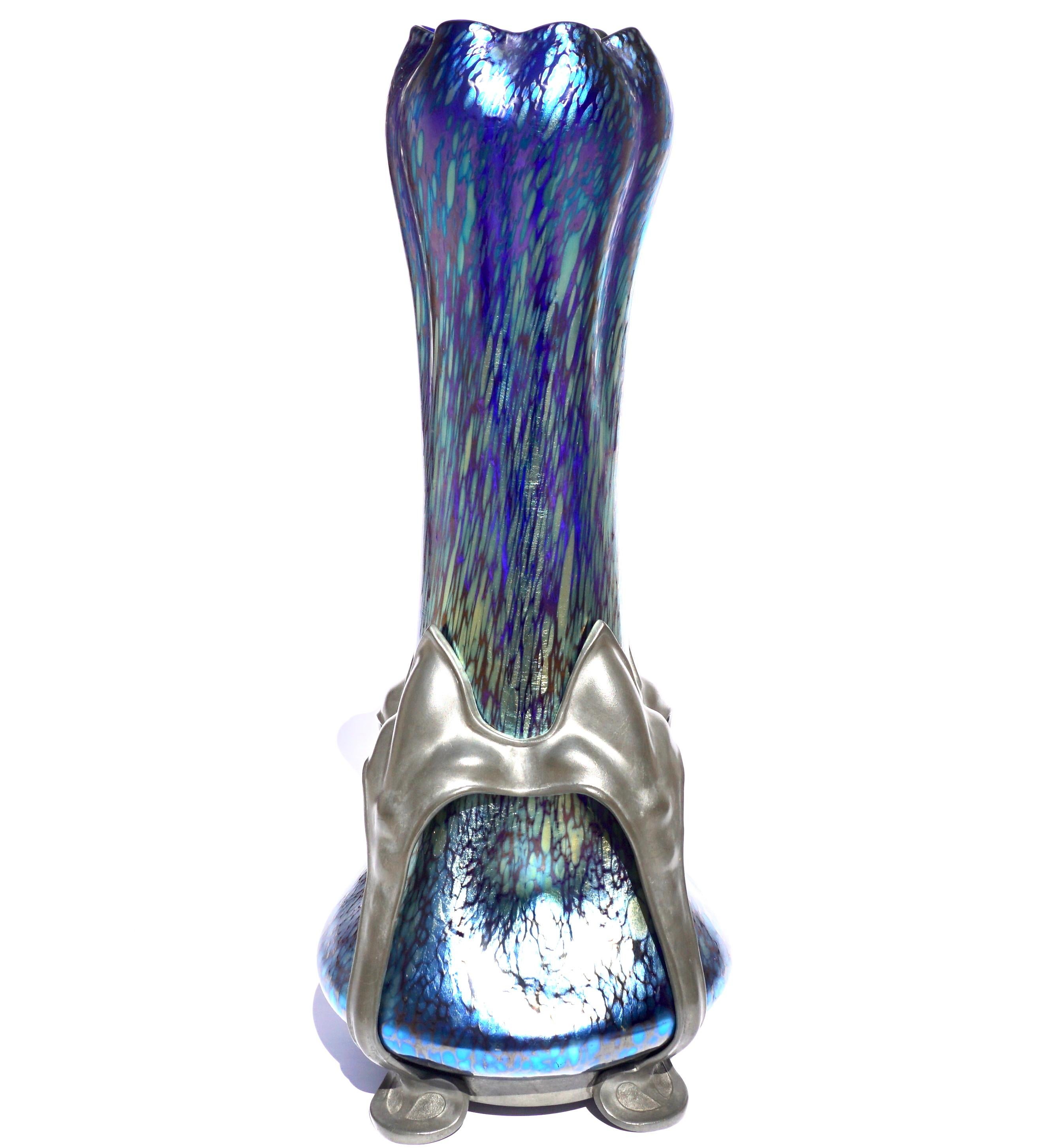 Loetz Kobaltfarbene Papillon-Vase im Art nouveau-Stil im Angebot 1