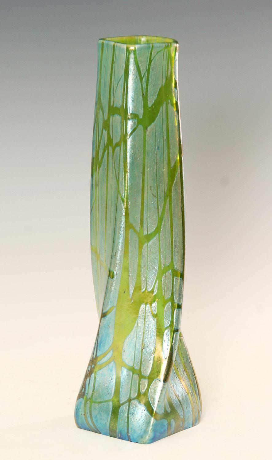 Early 20th Century Loetz Creta Pampas Iridescent Glass Vase, circa 1900 For Sale