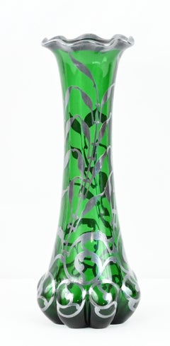 Vaso Loetz Green Glass con sovrapposizione di argento Alvin Sterling Silver