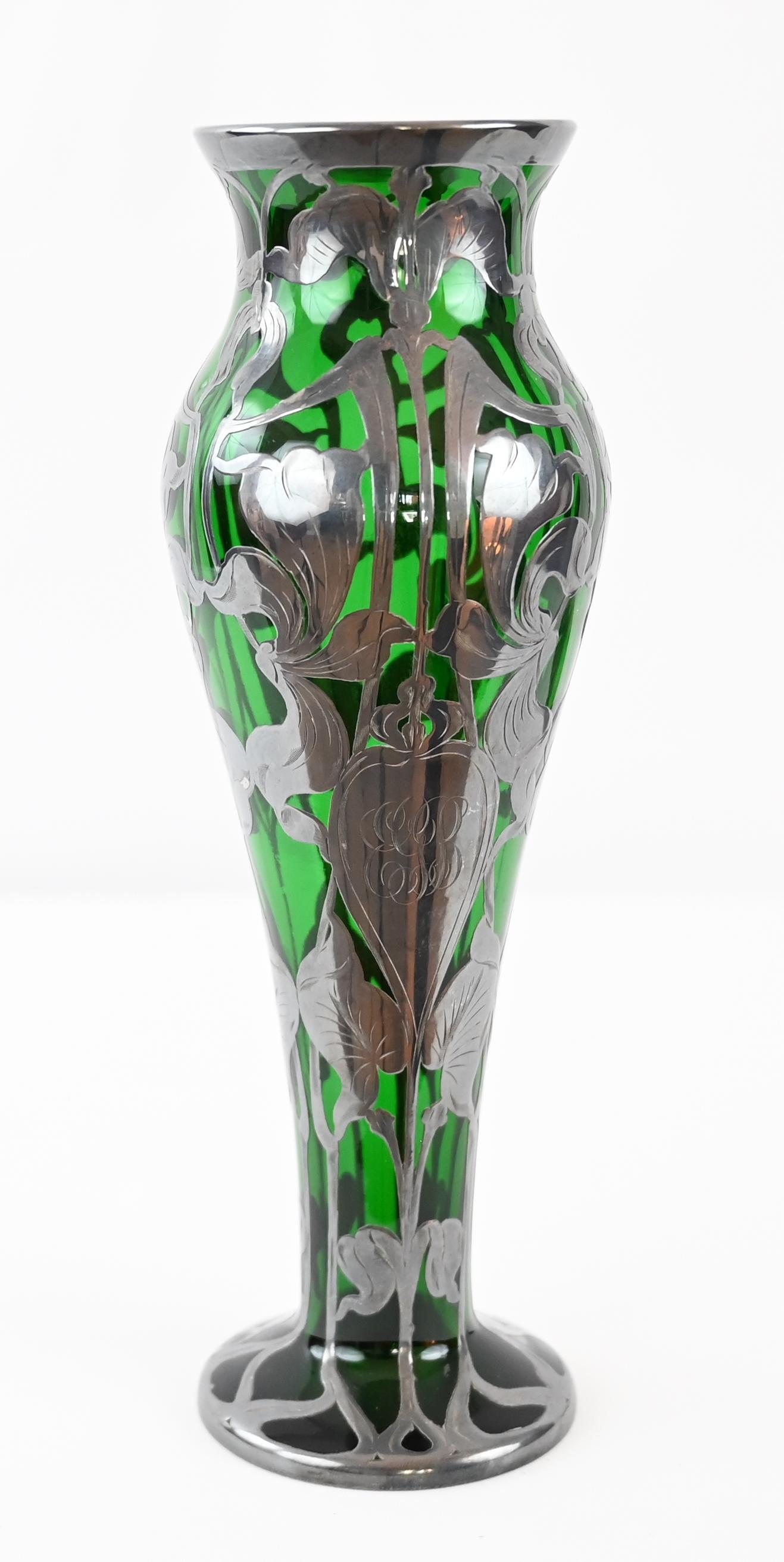 Argenté Loetz Vase « Titania » en verre Art Nouveau recouvert d'argent vert en vente