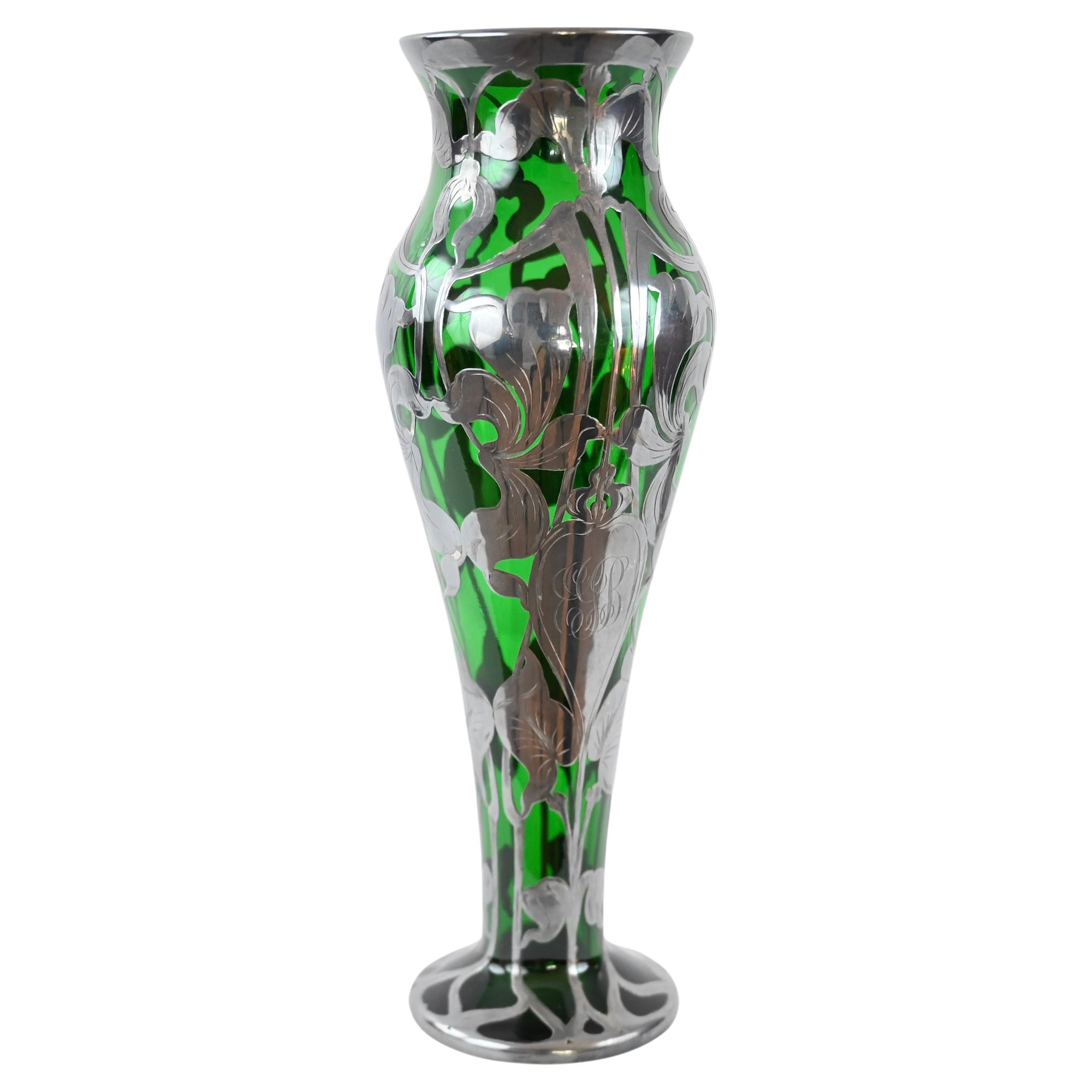 Loetz Vase « Titania » en verre Art Nouveau recouvert d'argent vert en vente