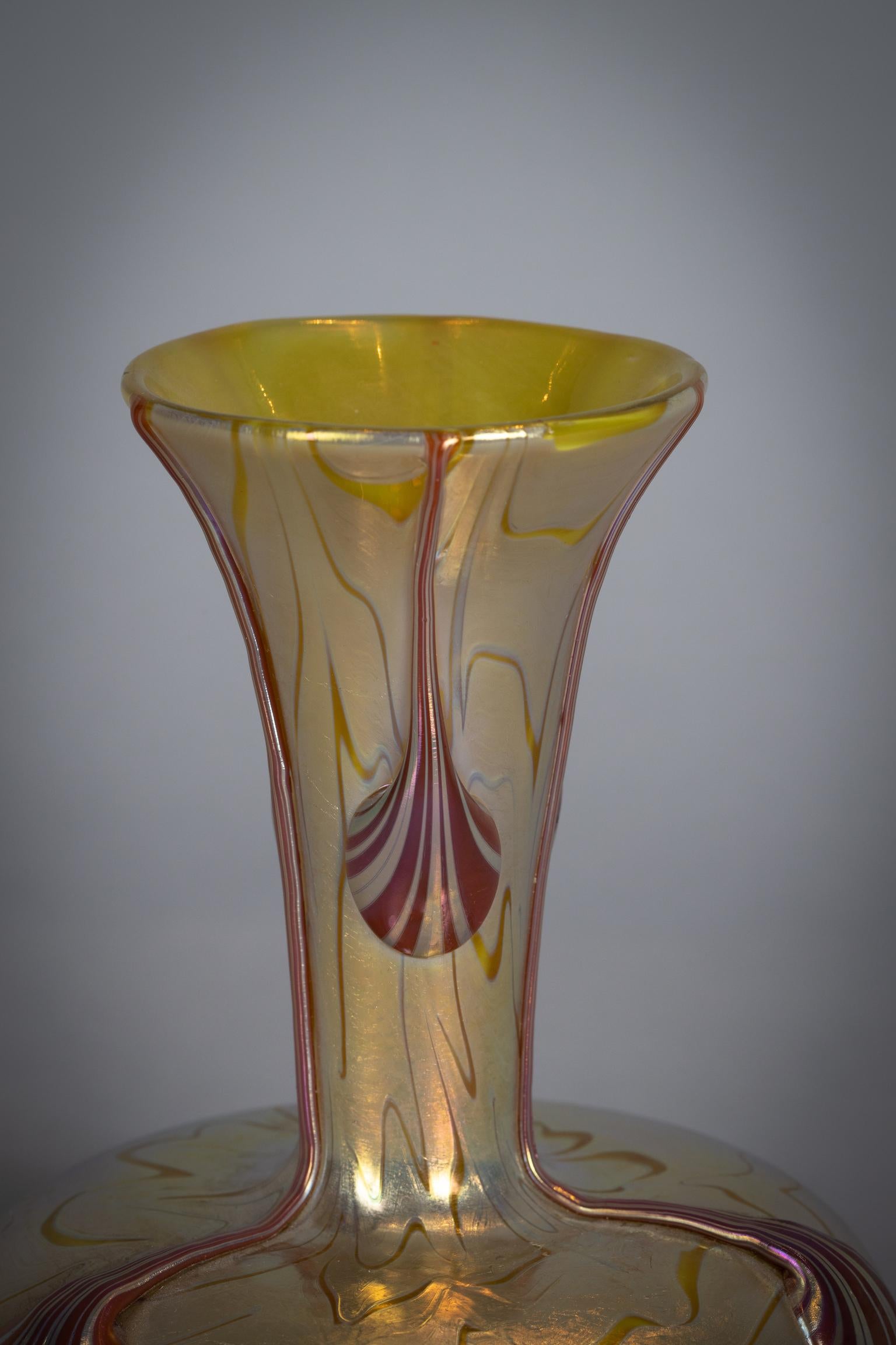 Loetz Glass Vase, um 1900 (Österreichisch) im Angebot