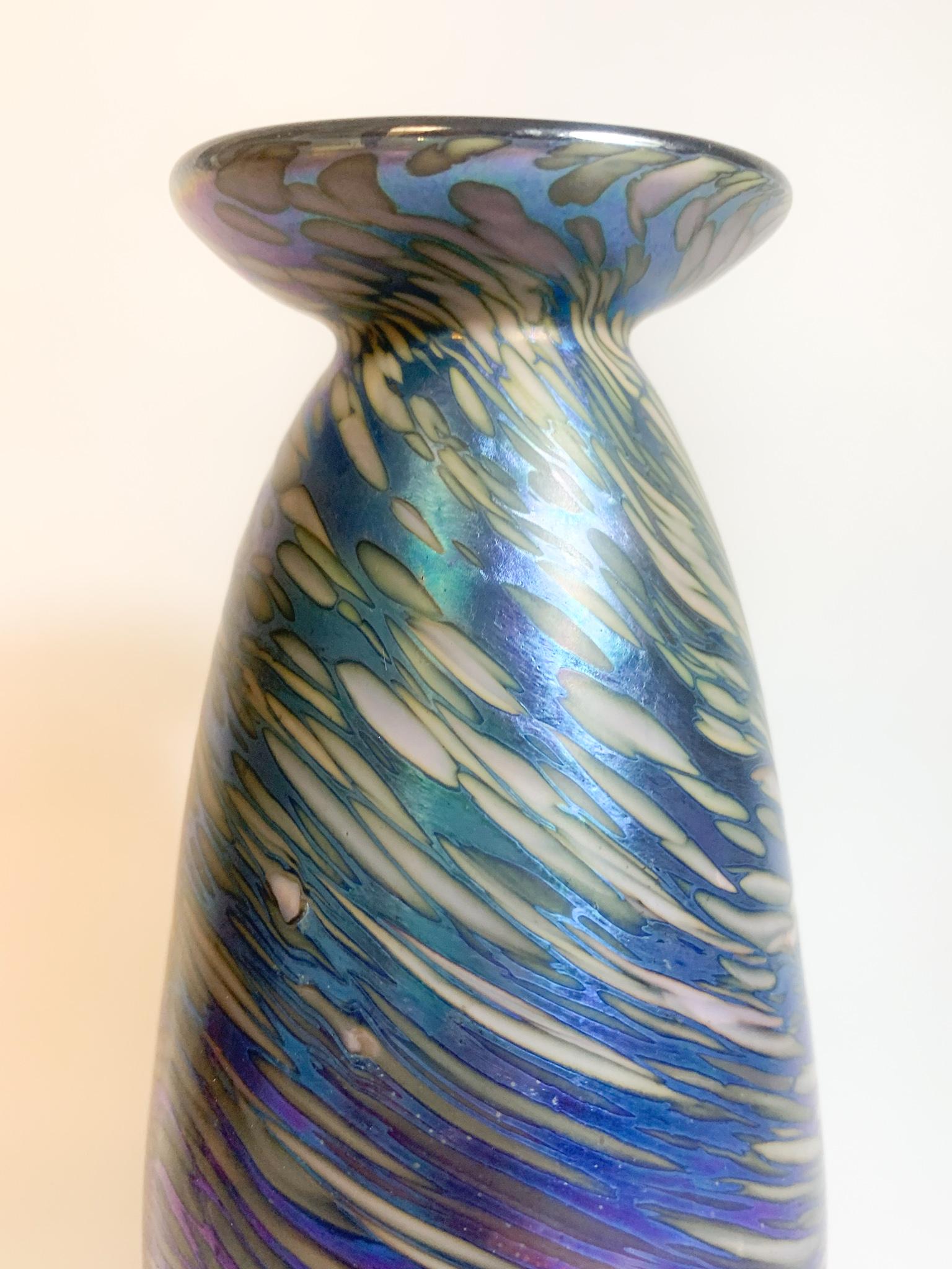 Loetz Glass Vase aus mehrfarbig schillerndem Glas aus den 1940er Jahren im Zustand „Gut“ im Angebot in Milano, MI