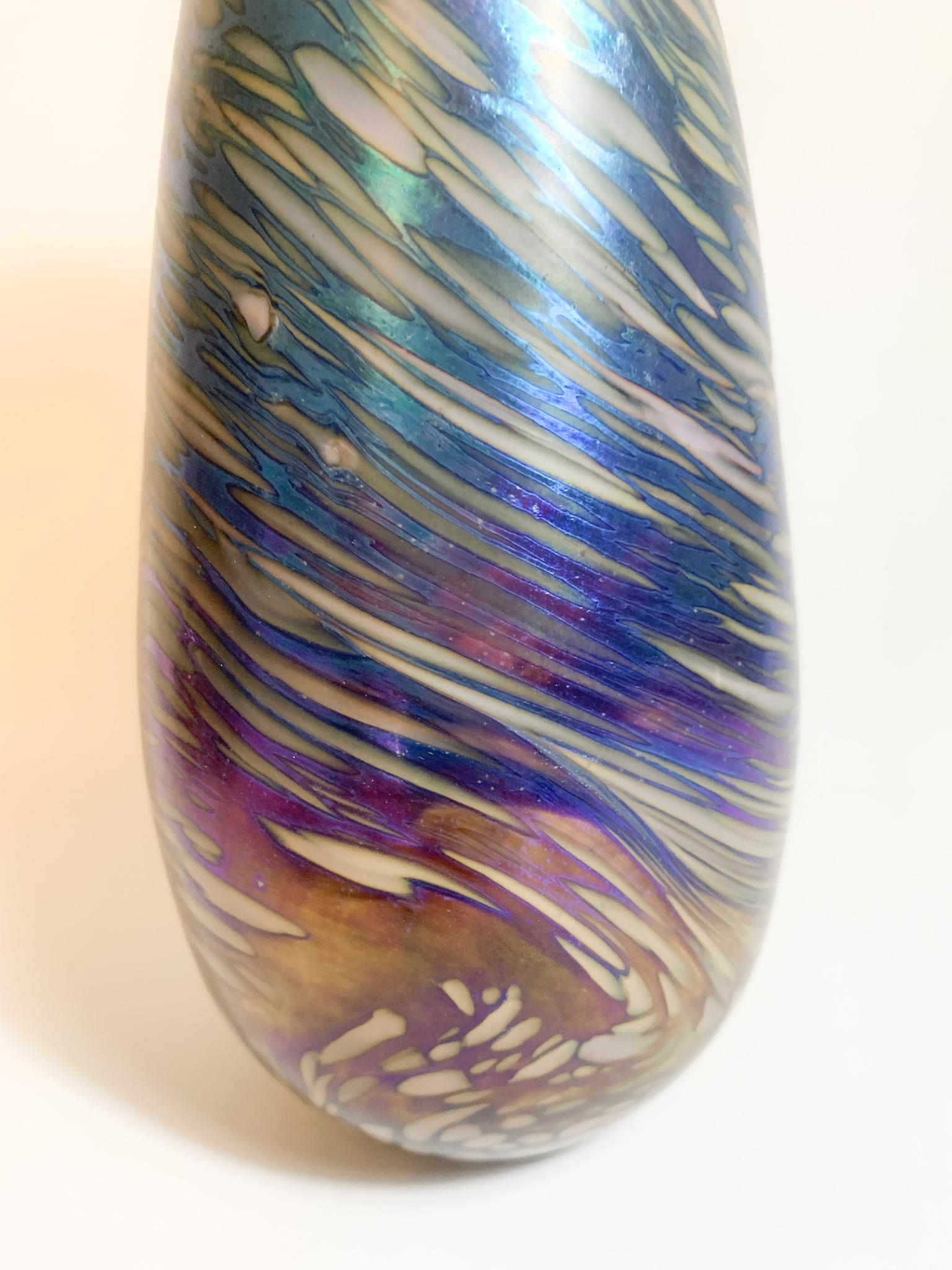 Loetz Glass Vase aus mehrfarbig schillerndem Glas aus den 1940er Jahren (Mitte des 20. Jahrhunderts) im Angebot