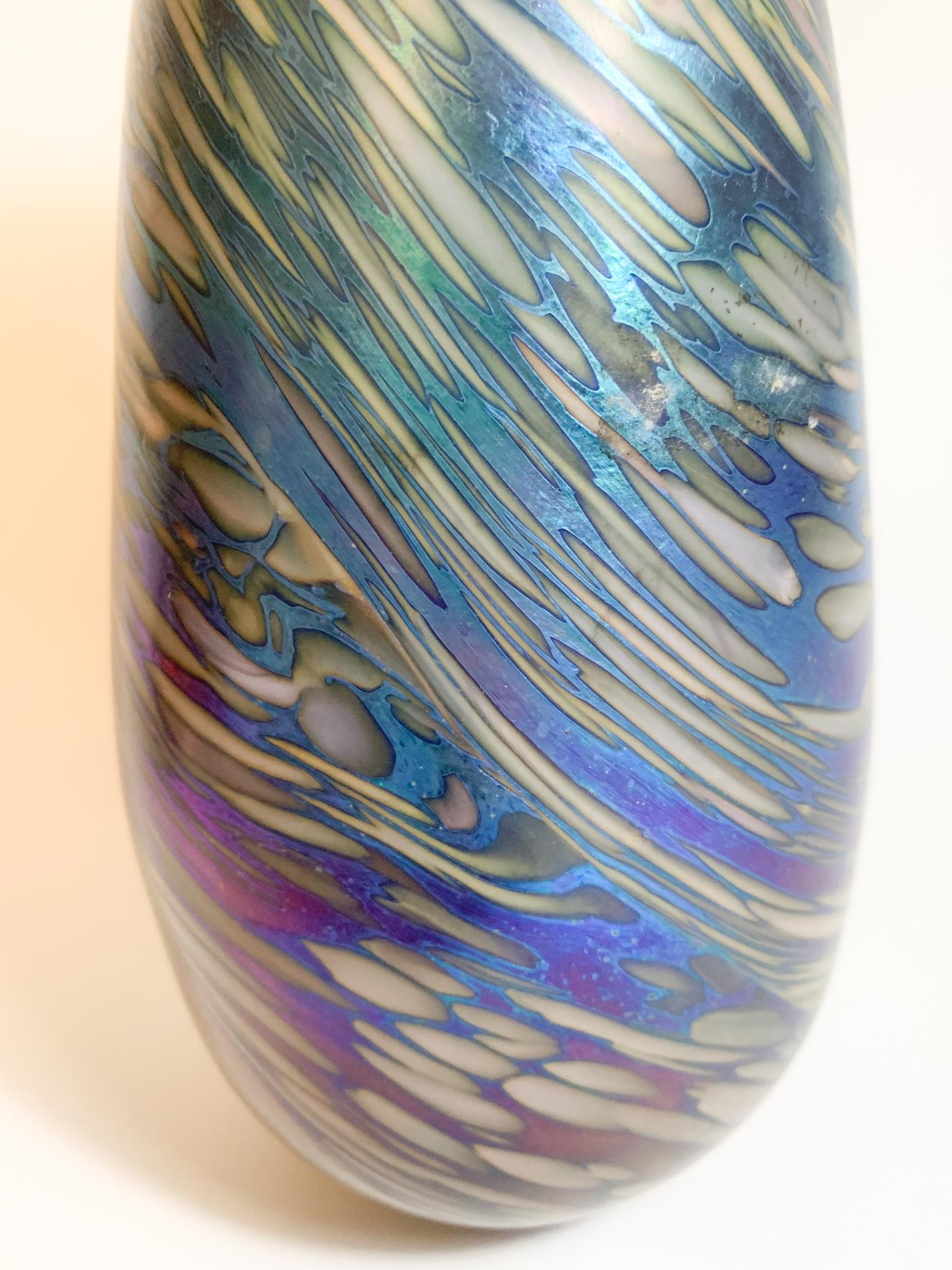 Loetz Glass Vase aus mehrfarbig schillerndem Glas aus den 1940er Jahren im Angebot 2