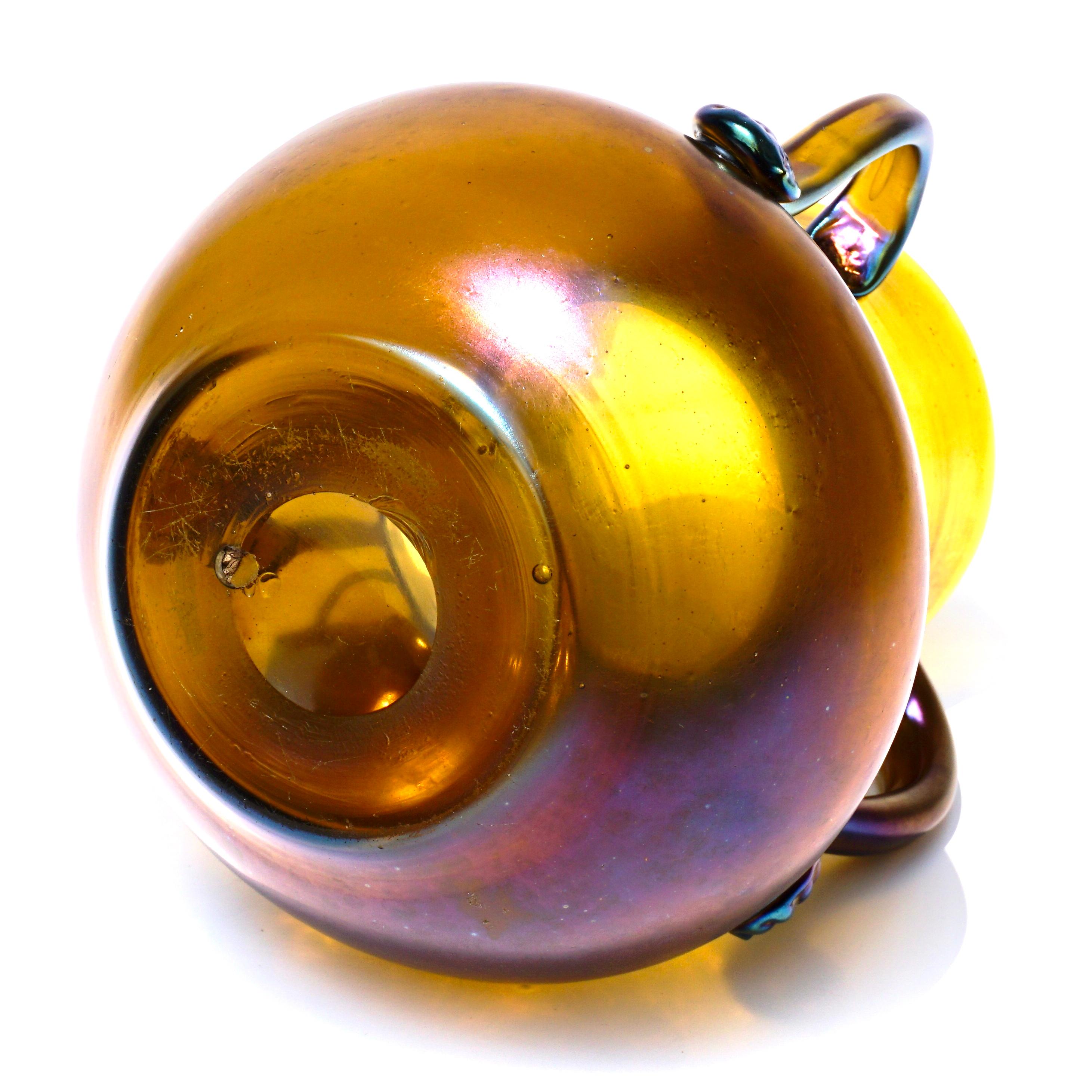 Cuit Loetz - Vase en verre à trois poignées en bronze Glatt en vente