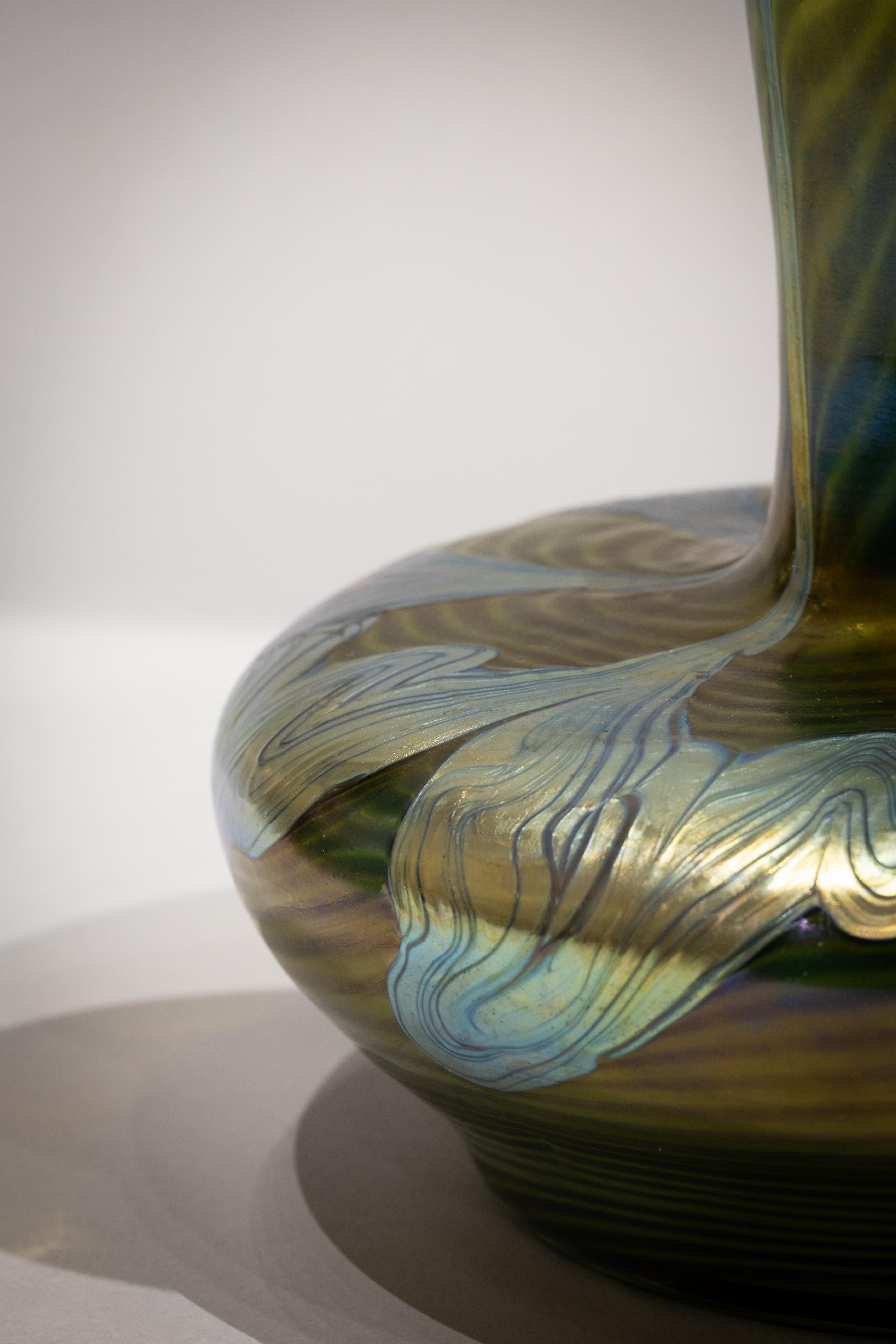 loetz glass vase