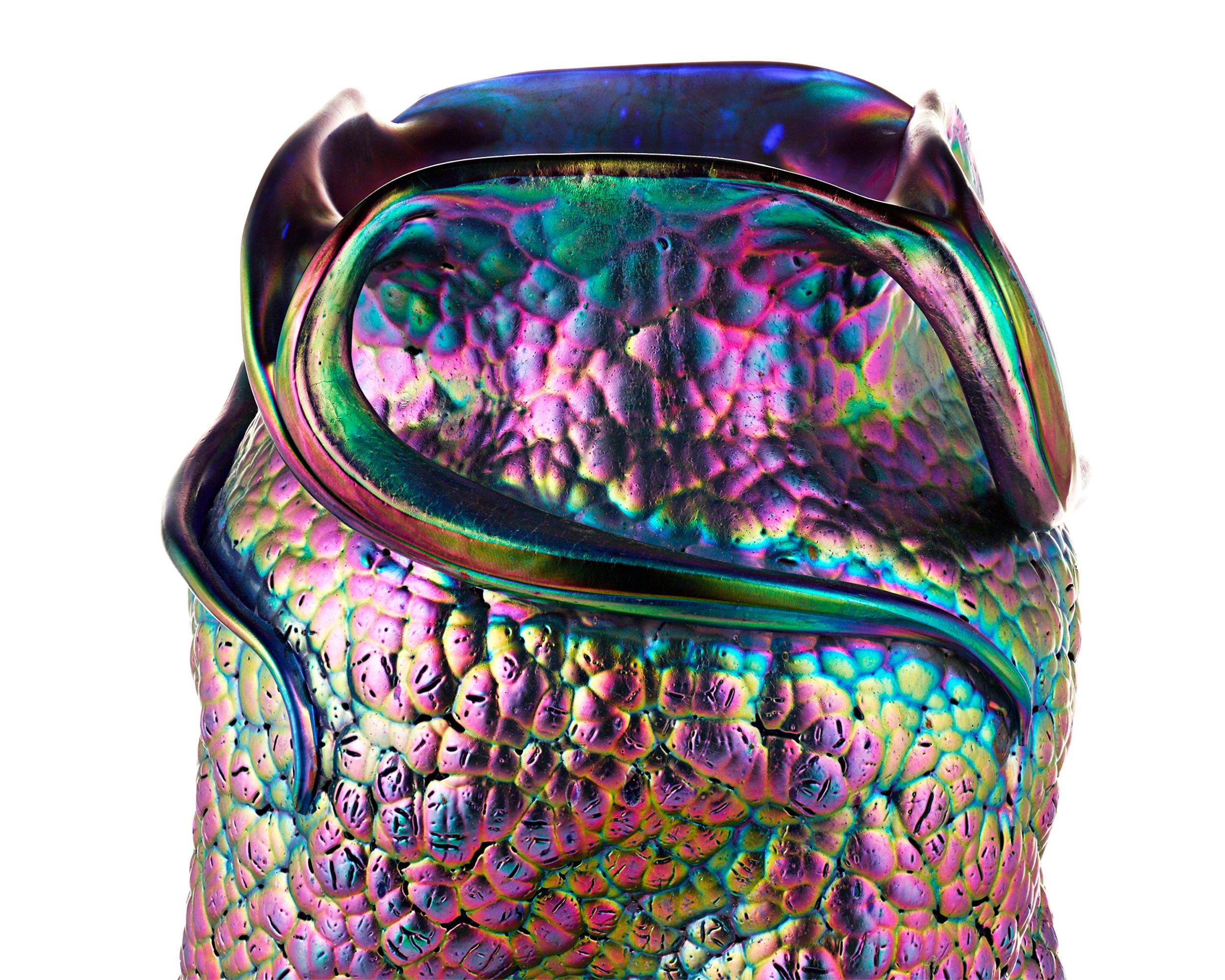 Bohémien Vaso Loetz Lava in vendita