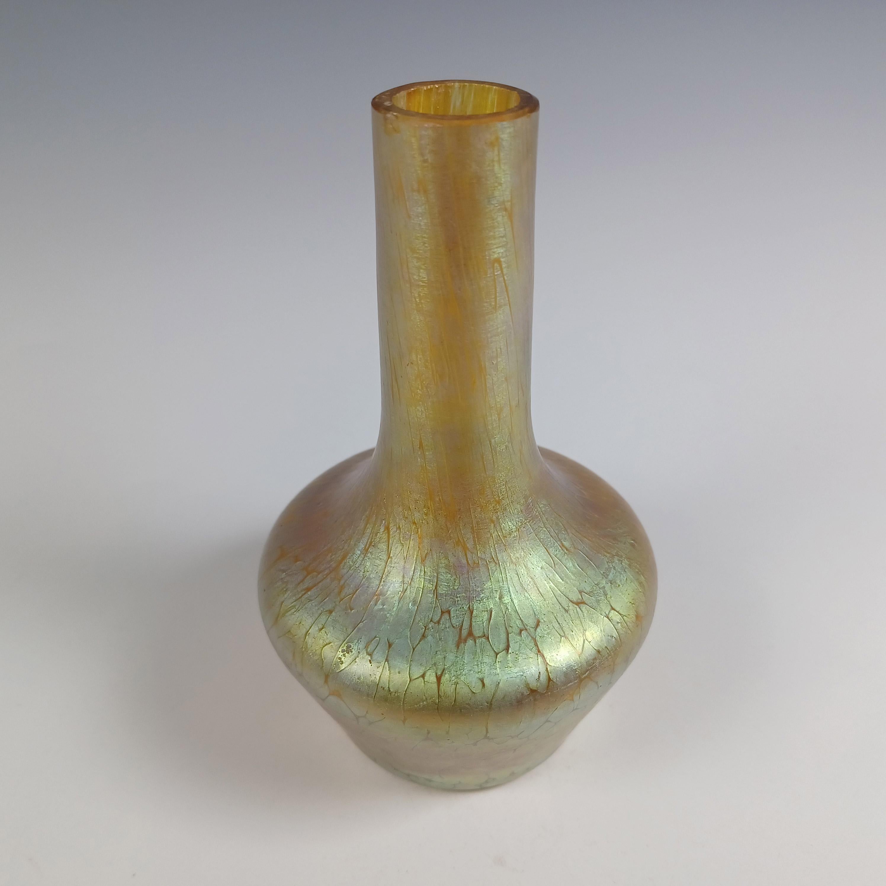 Loetz / Lötz Art Nouveau Jarrón de cristal iridiscente Candia Papillon Checo en venta
