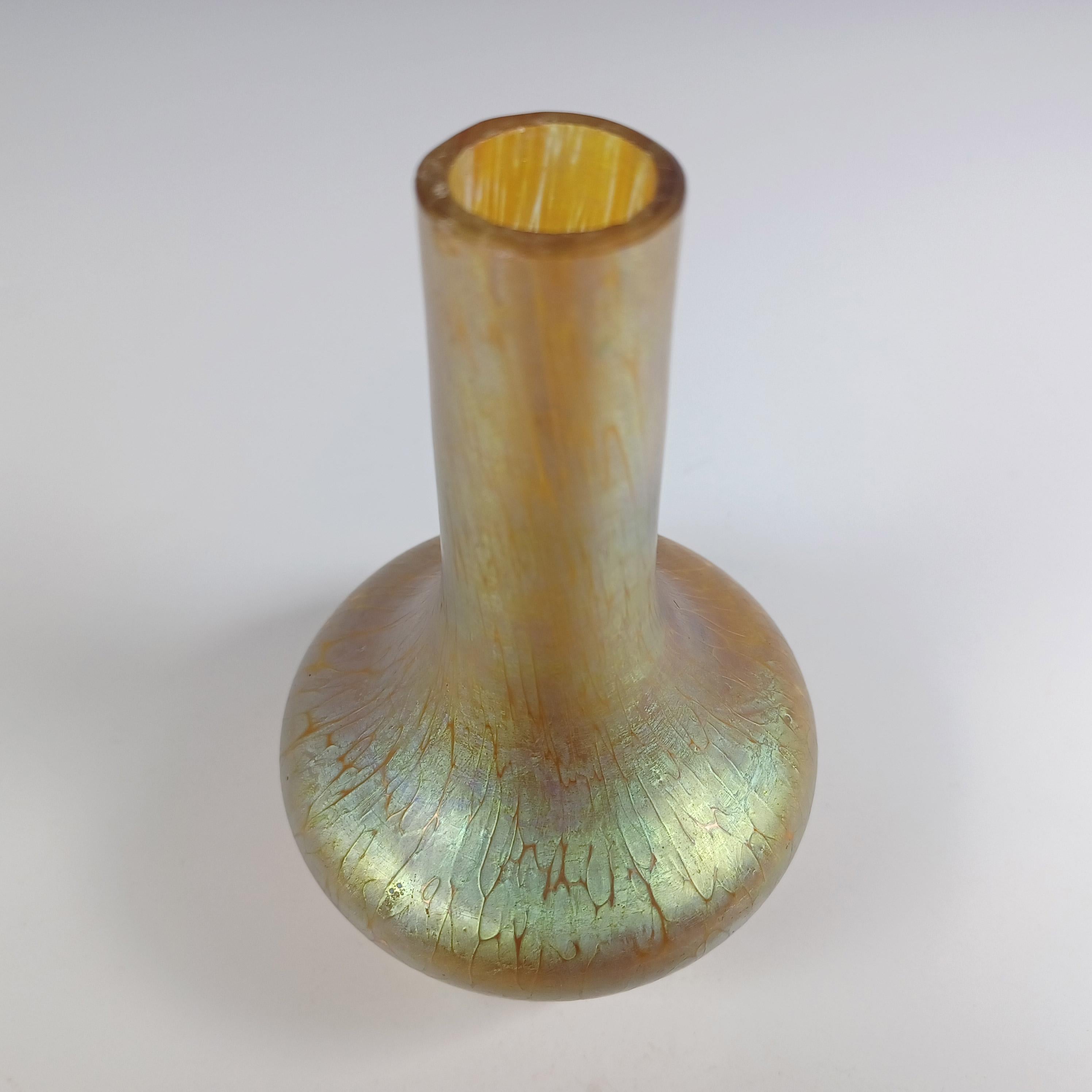 Loetz / Lötz Art Nouveau Jarrón de cristal iridiscente Candia Papillon Hecho a mano en venta