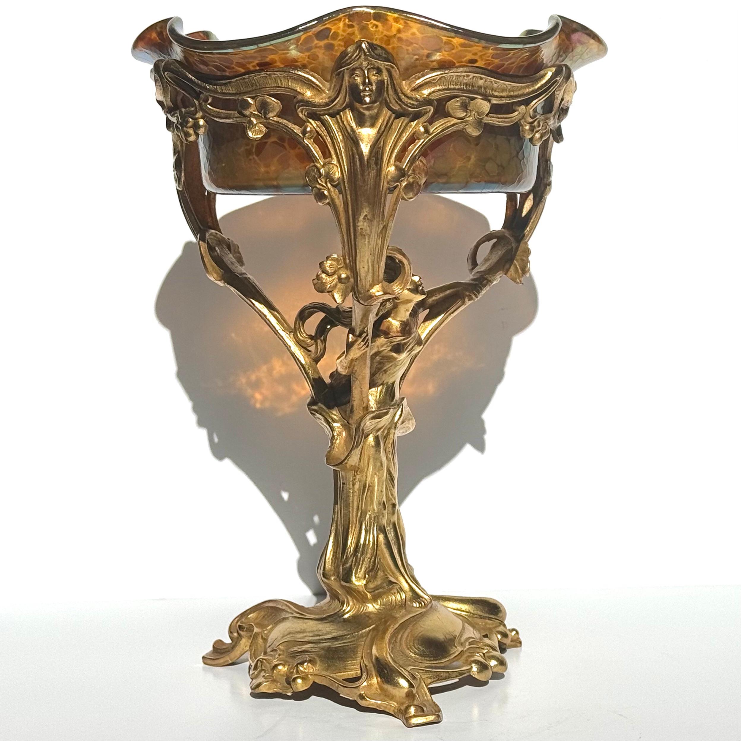 Art nouveau Vase Compote en verre à taches d'huile et métal doré Art Nouveau en vente