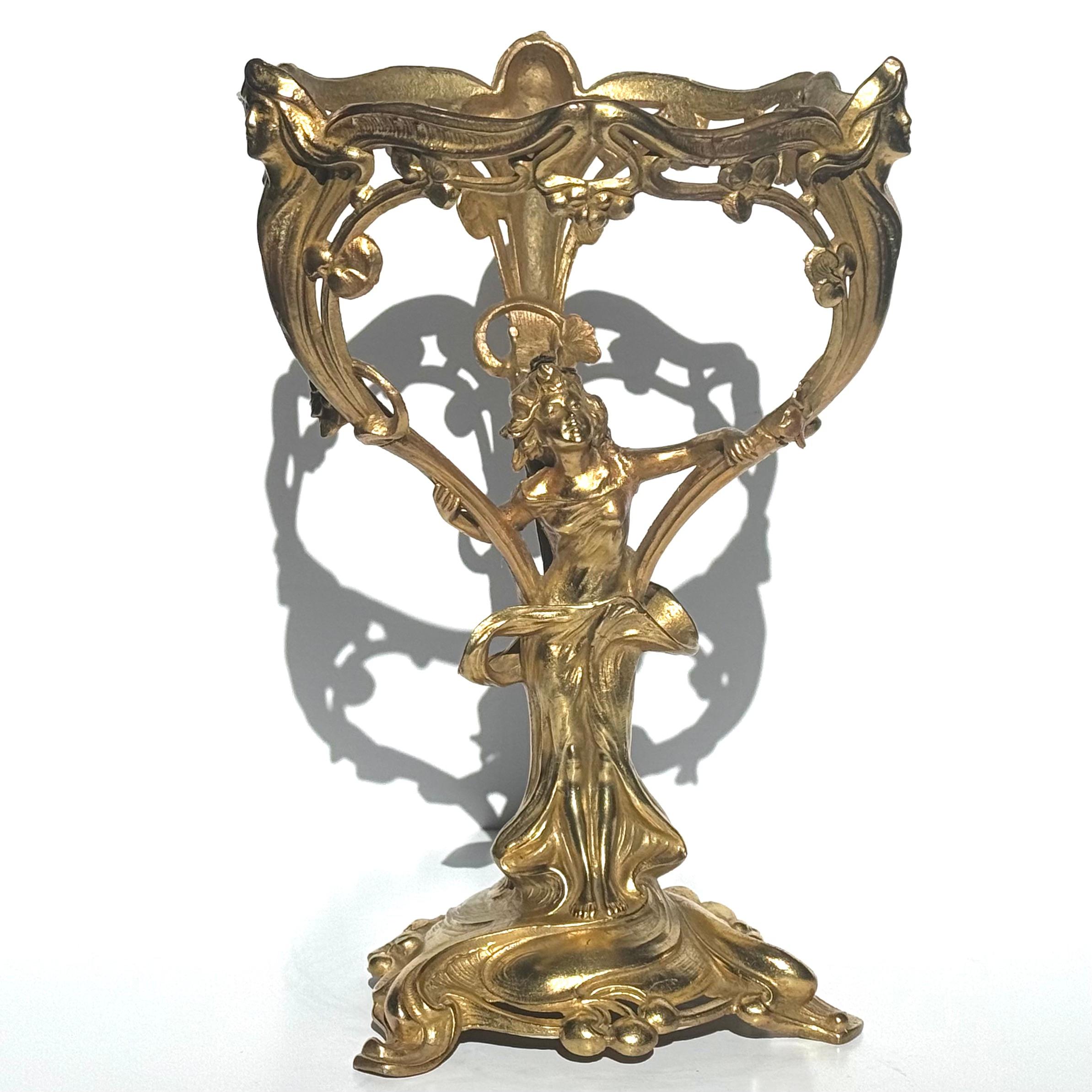 Cuit Vase Compote en verre à taches d'huile et métal doré Art Nouveau en vente