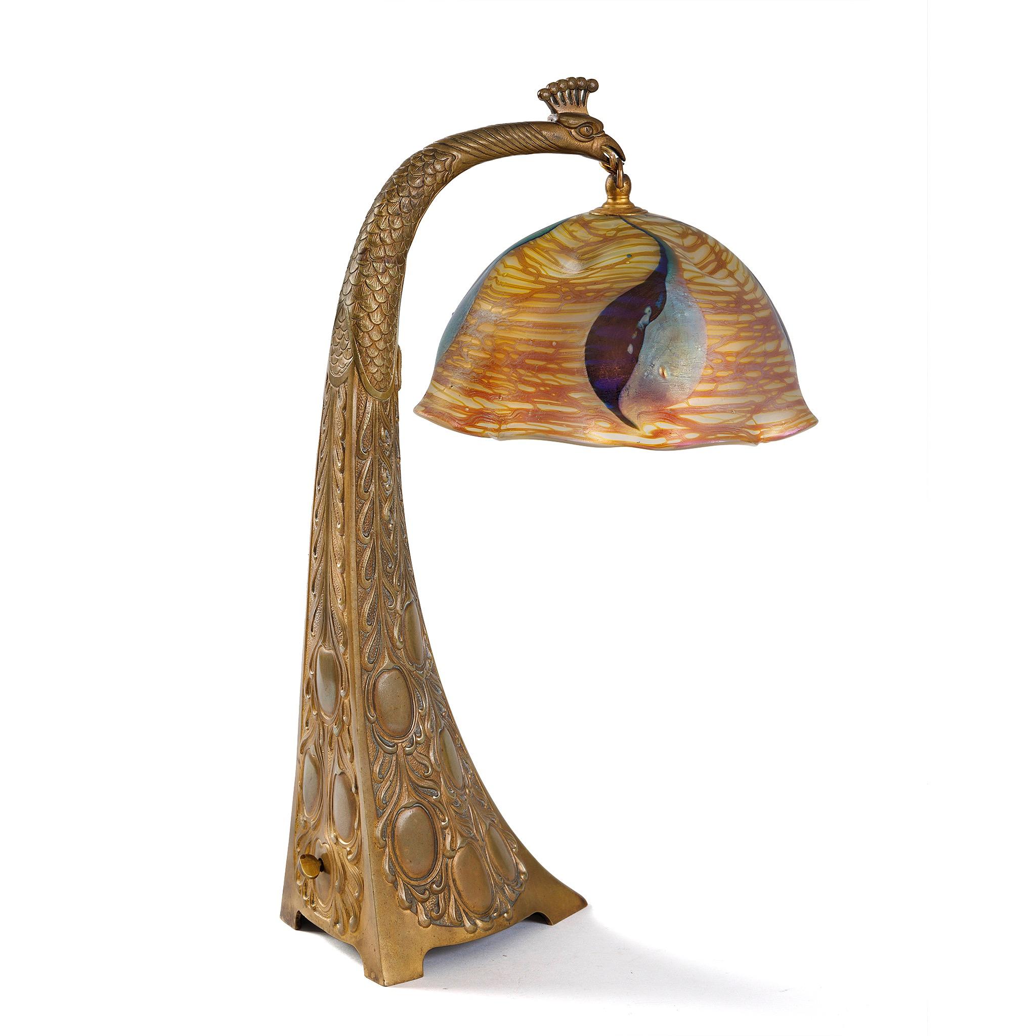 Phänomen–phenomenon, in English–was a remarkable type of Loetz glass that was equal parts visually impressive, yet short-lived. Phänomen décors were characterized by variations of trailing and combed threads with colored glass and bands of metallic