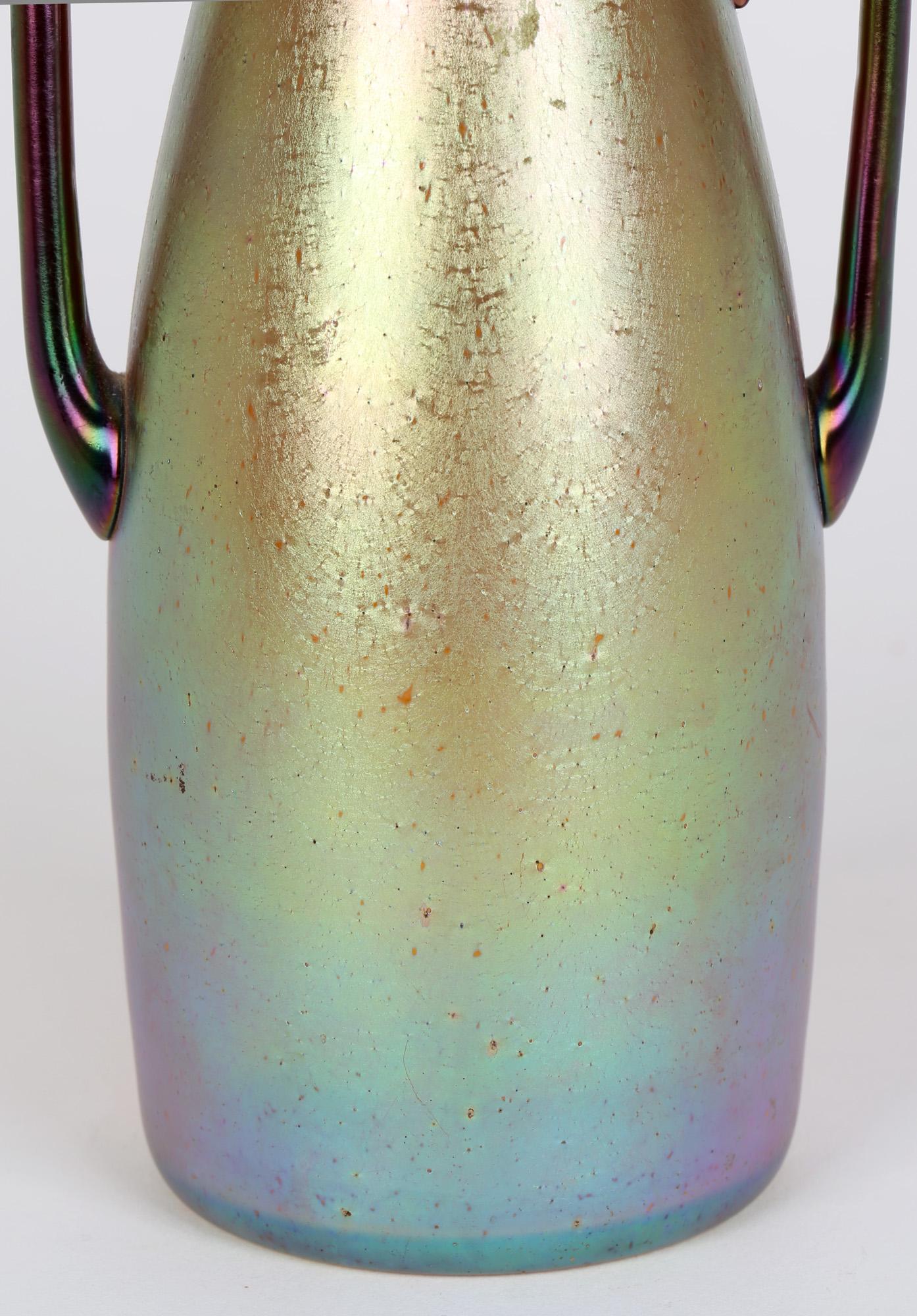 Art Nouveau Loetz Silberiris Candia Vaso in vetro a due manici iridescente in vendita