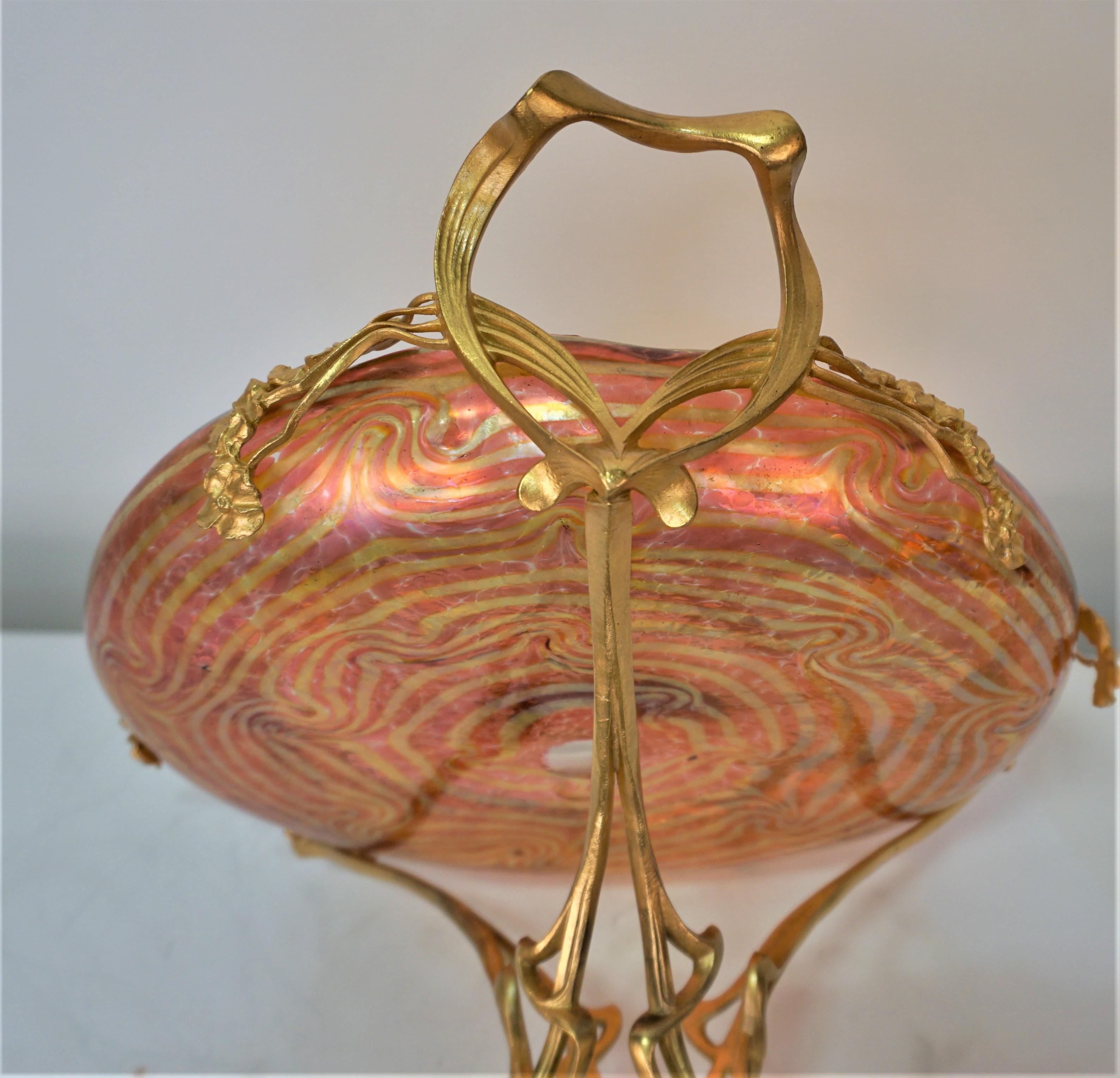 Loetz Style Art Nouveau Iridescent Art Glass and Dore Bronze Center Piece In Good Condition In Fairfax, VA
