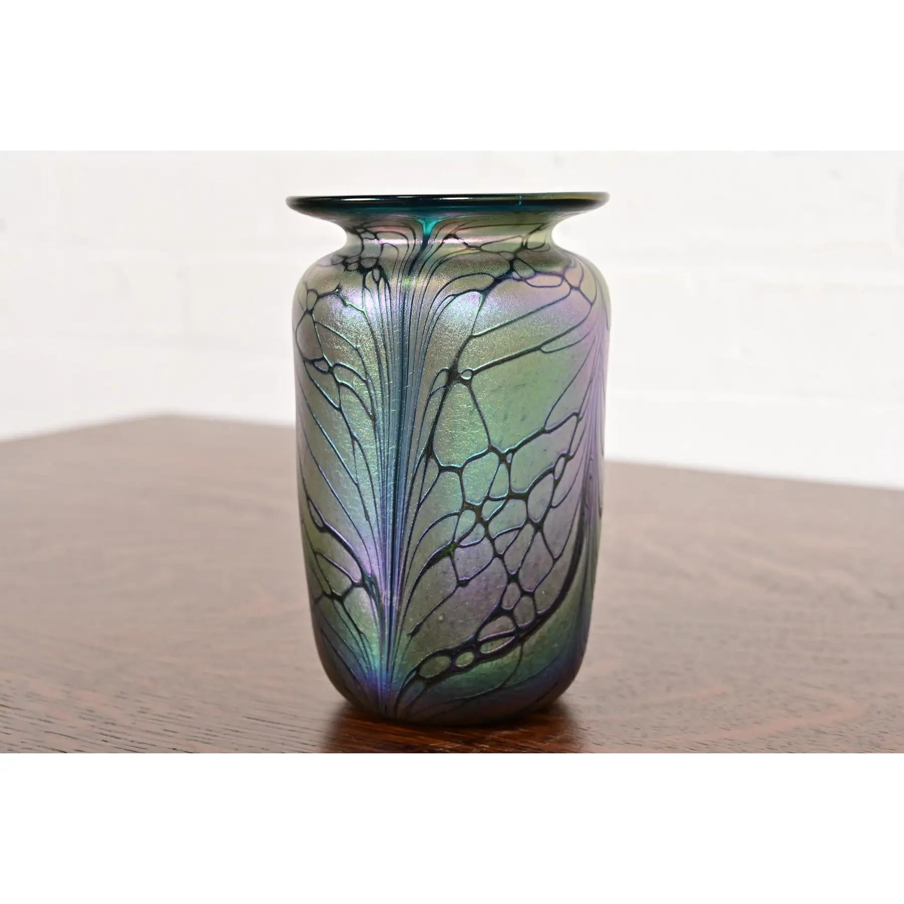 Vaso in vetro artistico cangiante in stile Art Nouveau di Loetz In condizioni buone in vendita a South Bend, IN