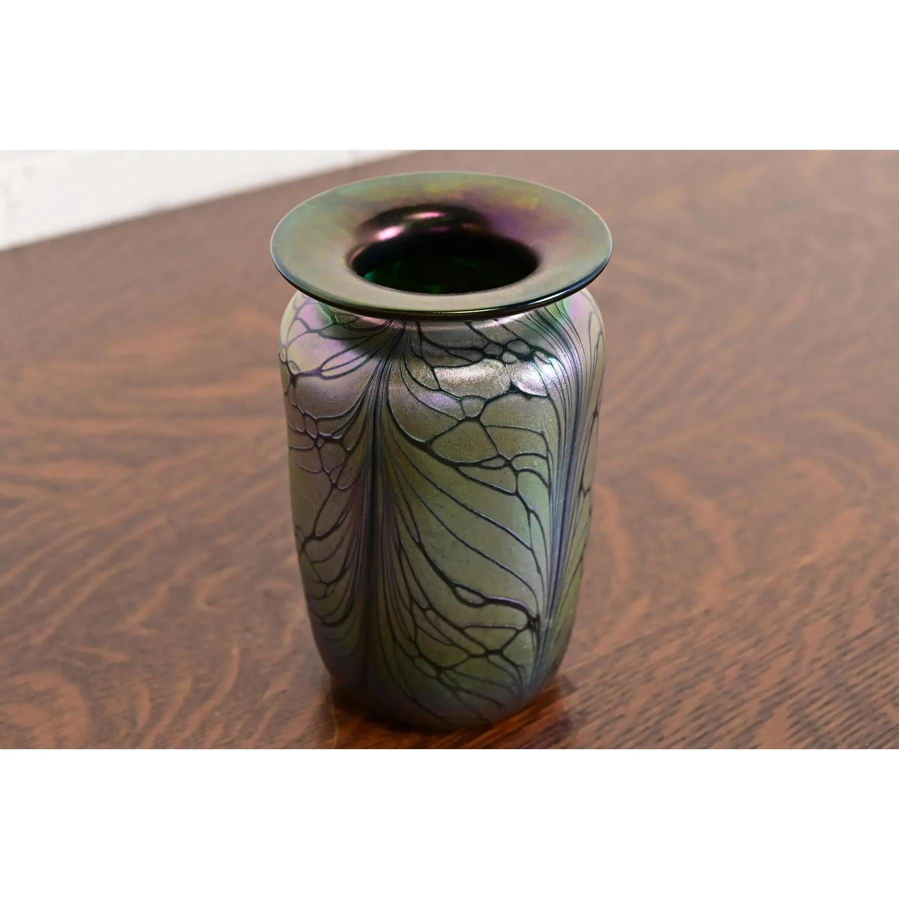 XX secolo Vaso in vetro artistico cangiante in stile Art Nouveau di Loetz in vendita