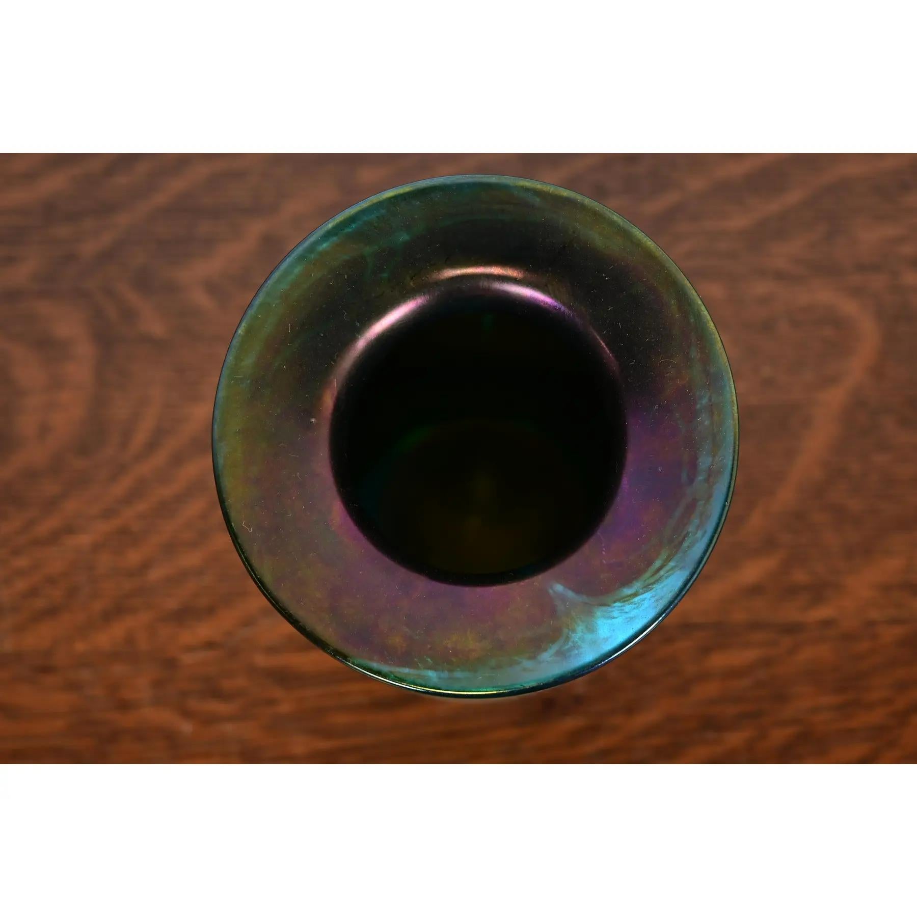 Vetro artistico Vaso in vetro artistico cangiante in stile Art Nouveau di Loetz in vendita