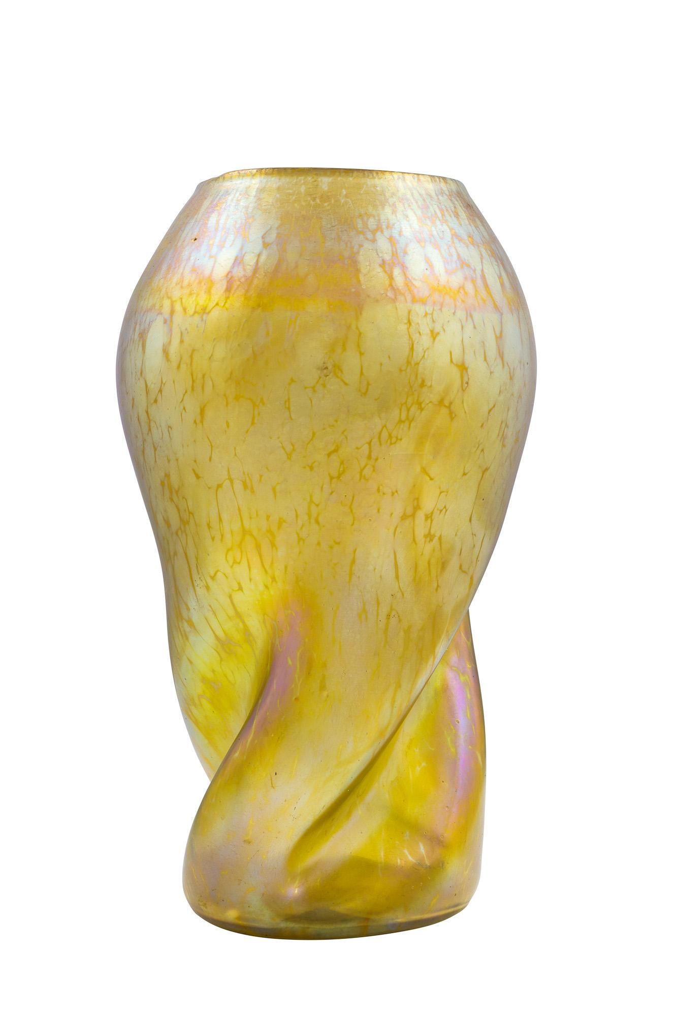 Art Deco Loetz Vase Canidia Papillon Twisted Neck circa 1900 Art Nouveau Glass