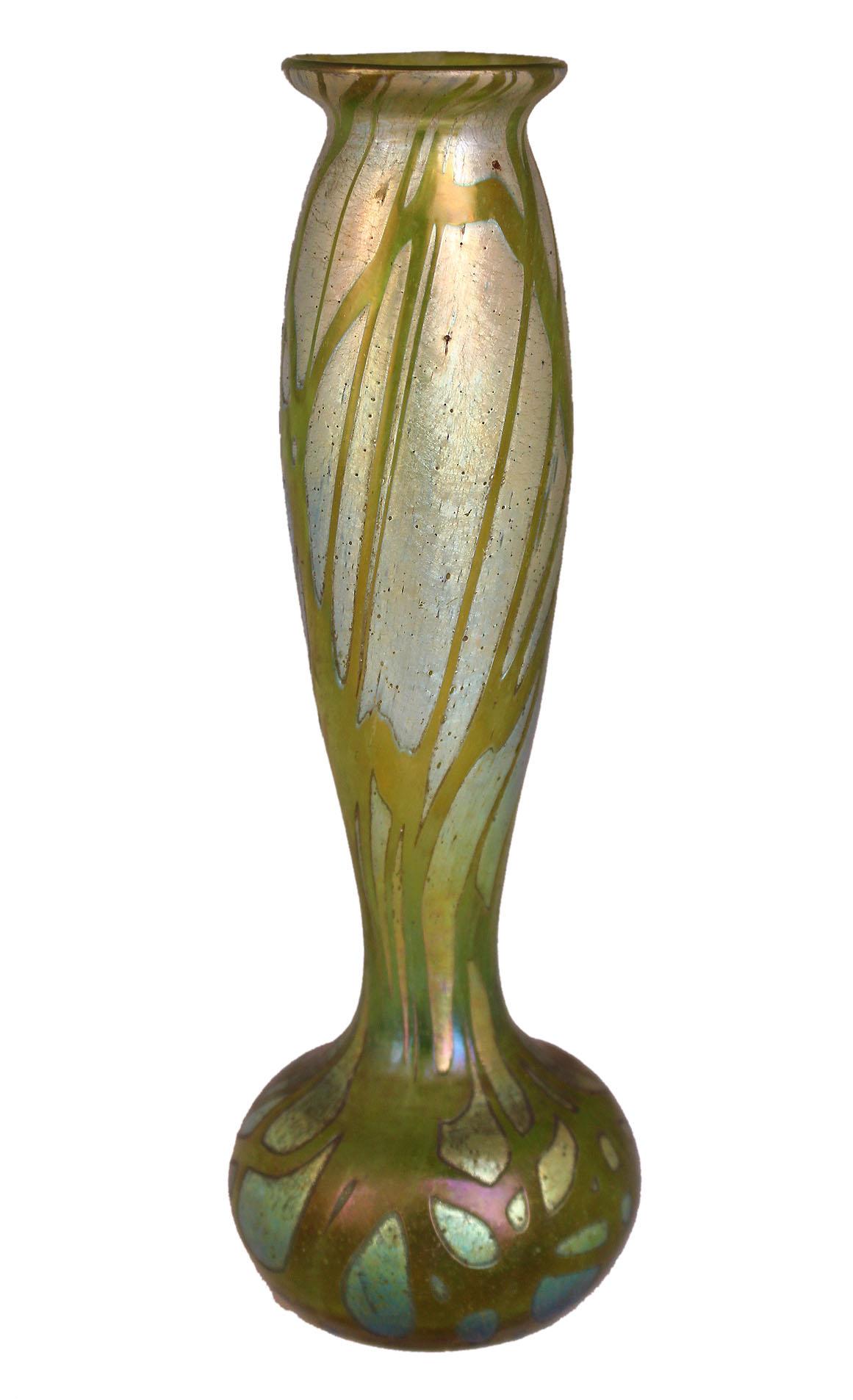 Loetz vase irridescent glass, circa 1900
Irridescent oil spot glass.
In good vintage condition with minor signs of age


 