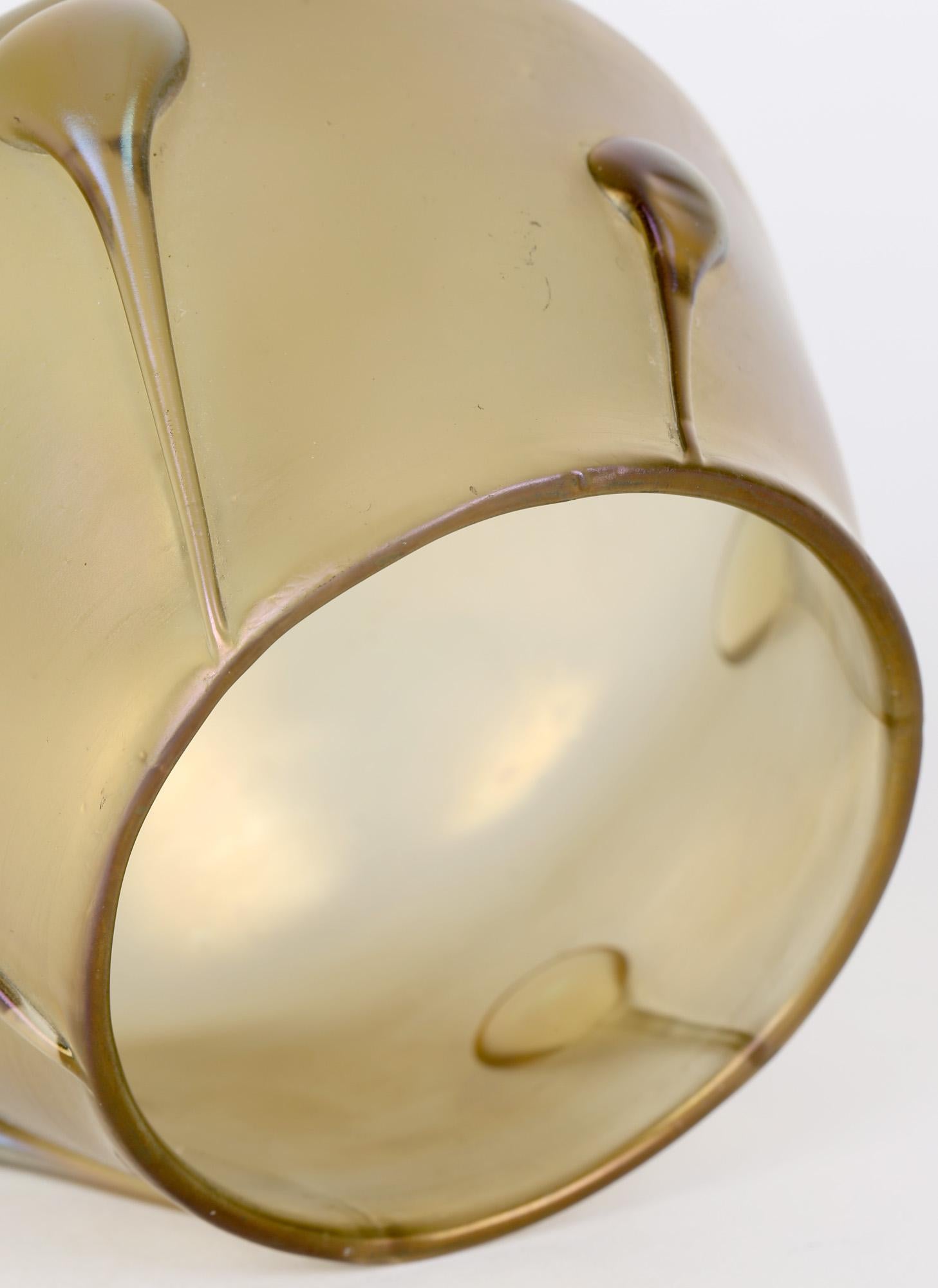 Loetz Vesuvische Candia-Vase aus schillerndem Glas mit Tadpolen, Loetz (Art nouveau) im Angebot