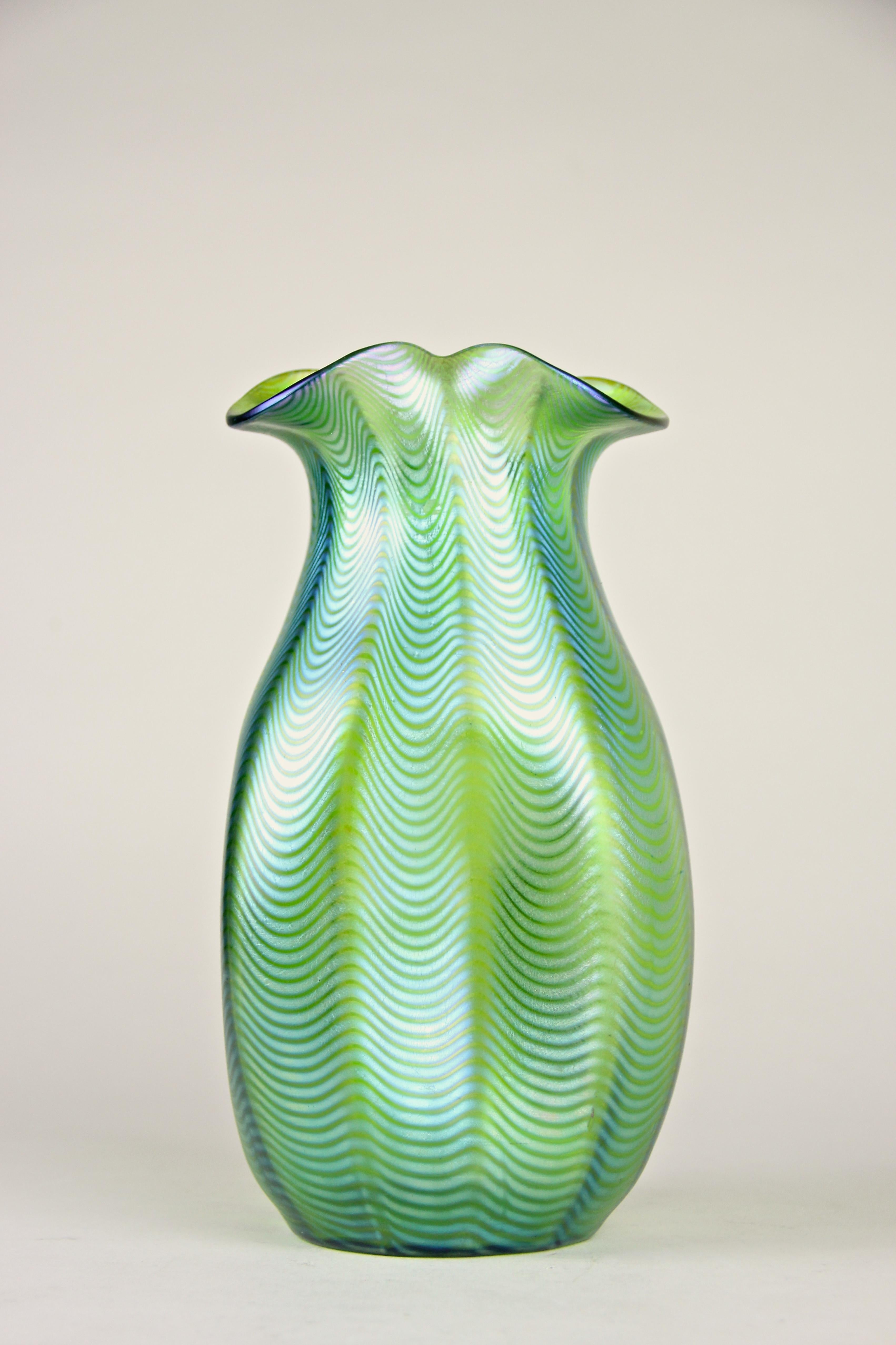 Art nouveau Vase en verre Loetz Glass Crete Phaenomen 6893, Bohemia, vers 1898 en vente