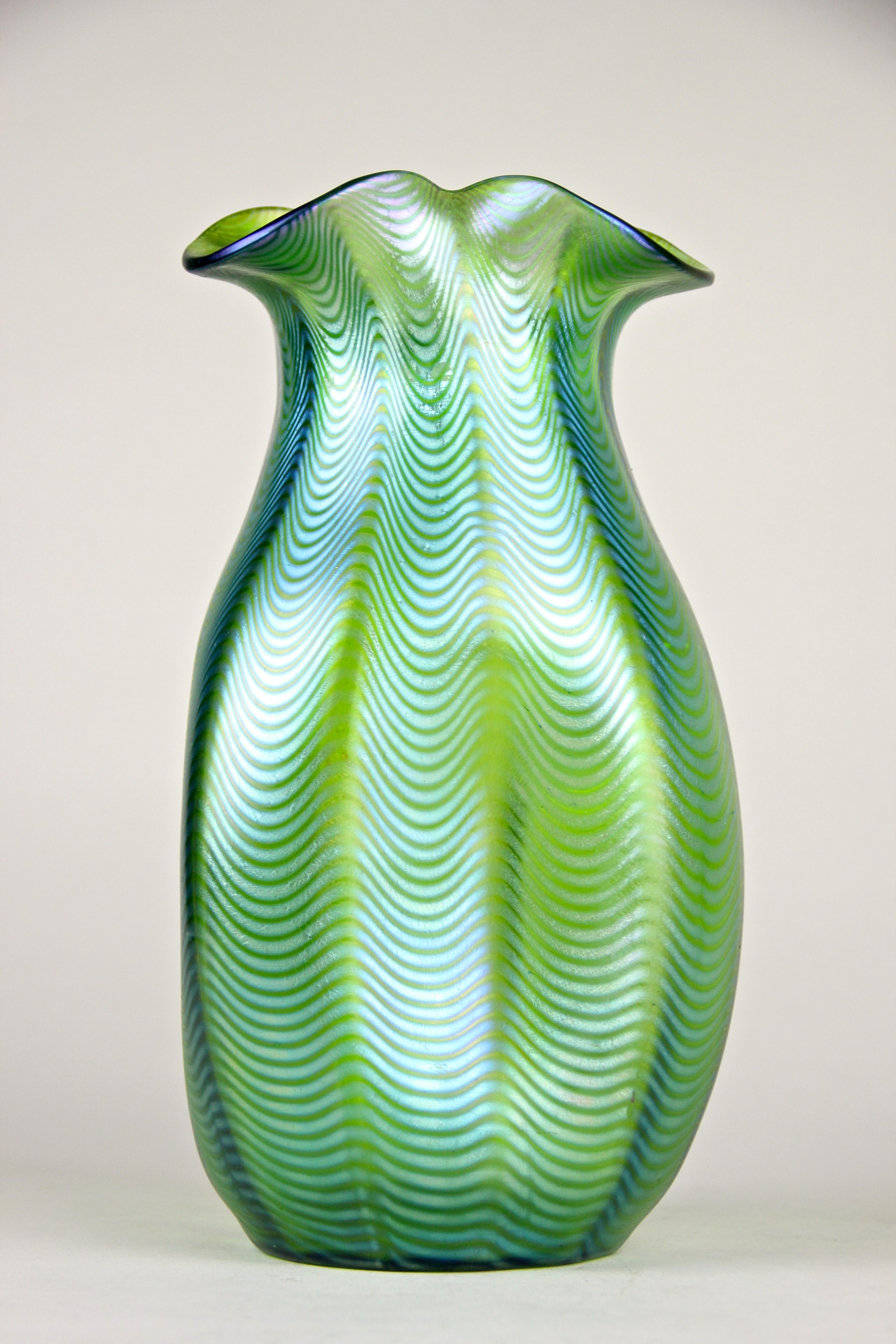 Art Nouveau Loetz Witwe Glass Vase Crete Phaenomen 6893, Bohemia, circa 1898 For Sale