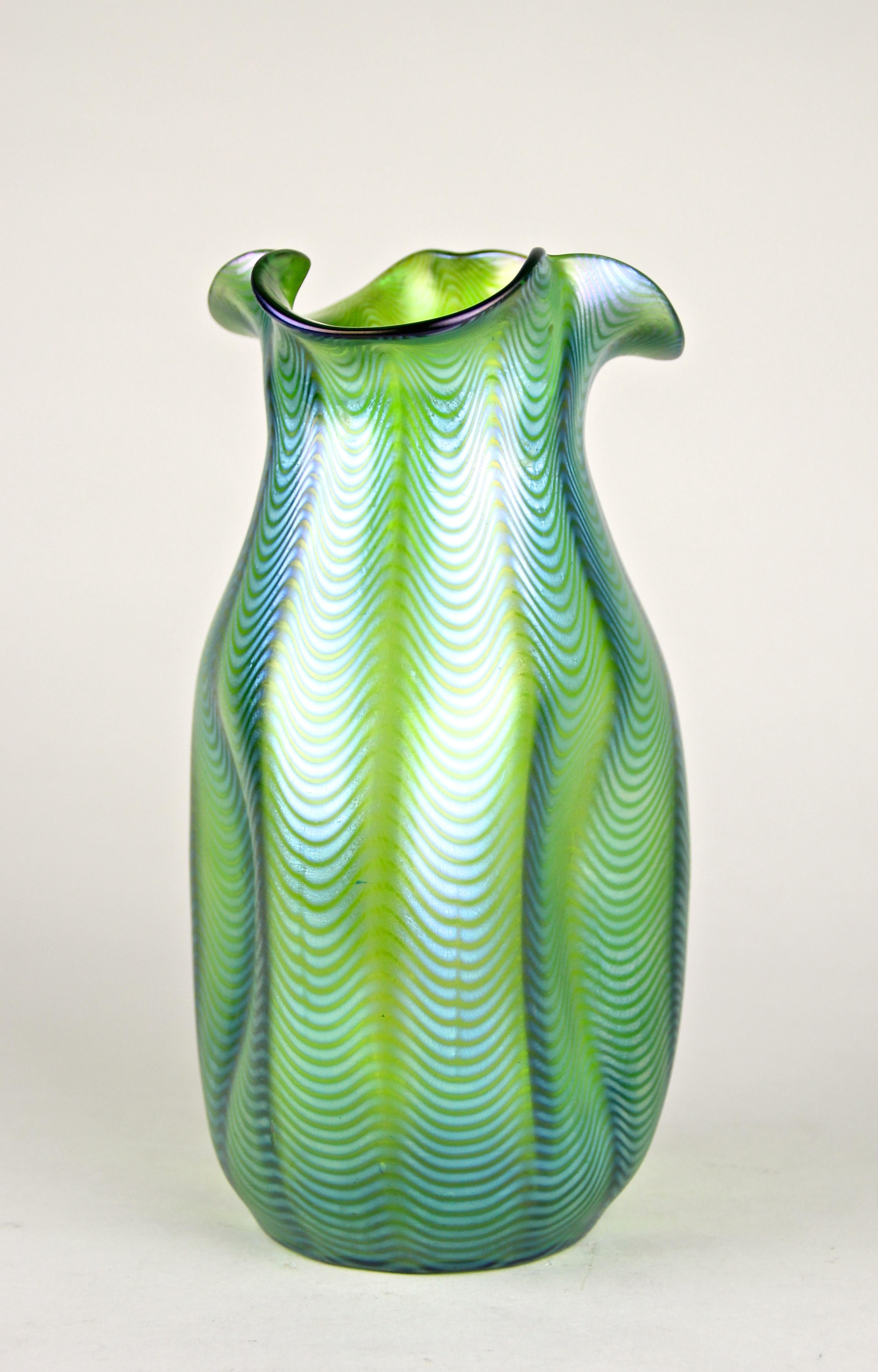 Loetz Witwe Glass Vase Crete Phaenomen 6893, Bohemia, circa 1898 In Good Condition For Sale In Lichtenberg, AT