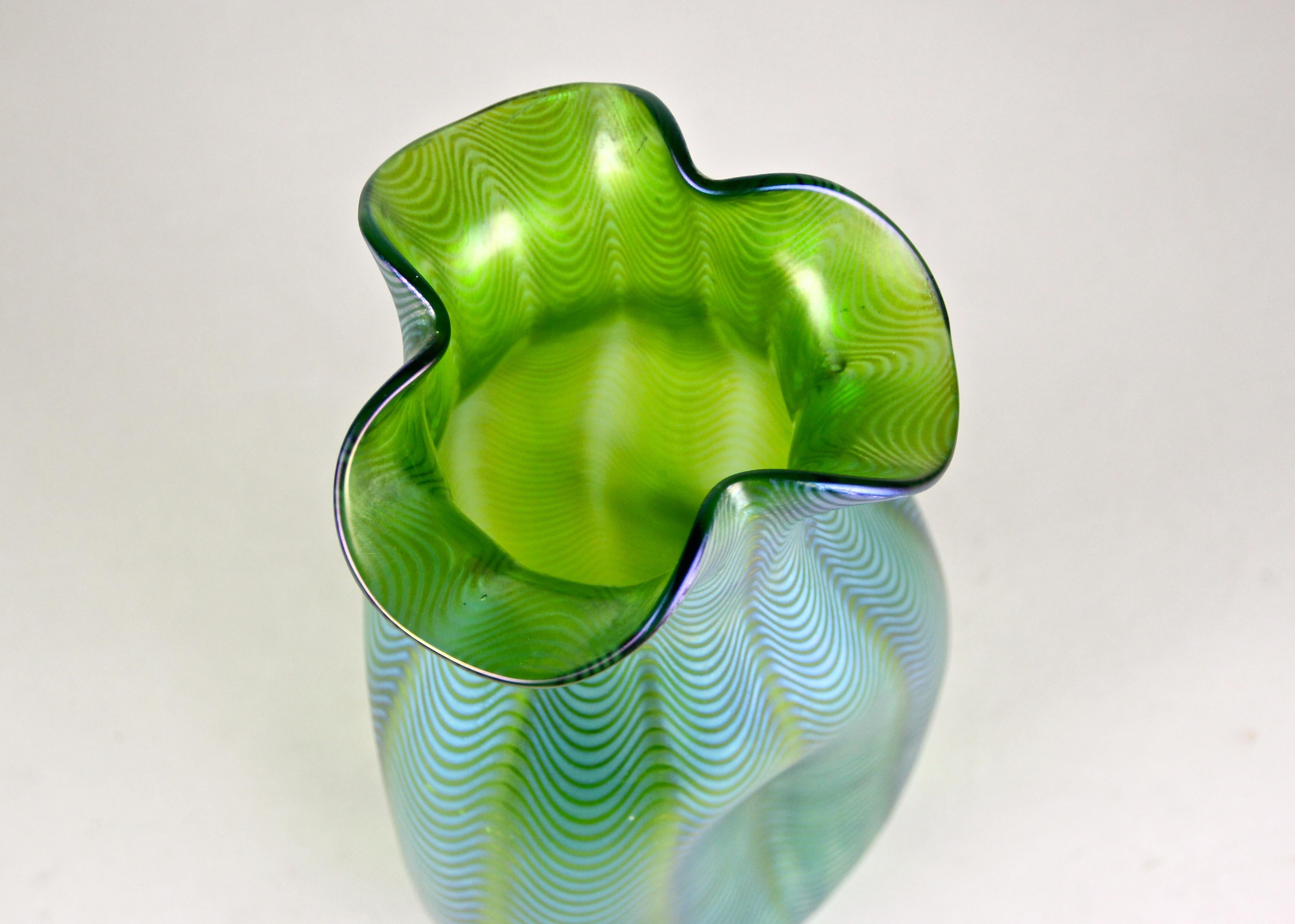 Vetro soffiato Vaso in vetro Loetz Glass Crete Phaenomen 6893, Boemia, circa 1898 in vendita