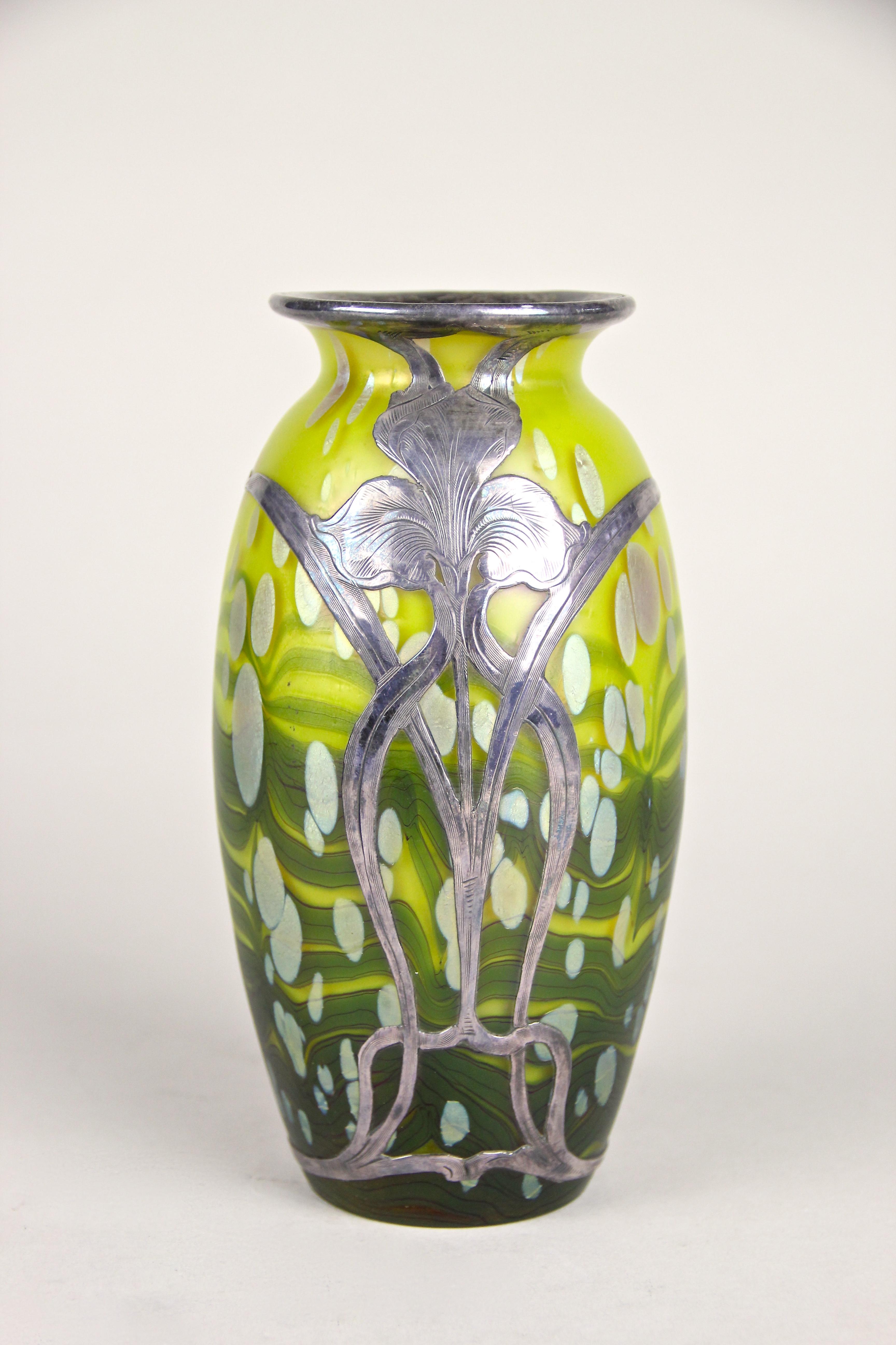 Dreamlike, very rare Loetz Witwe glass vase, decor 