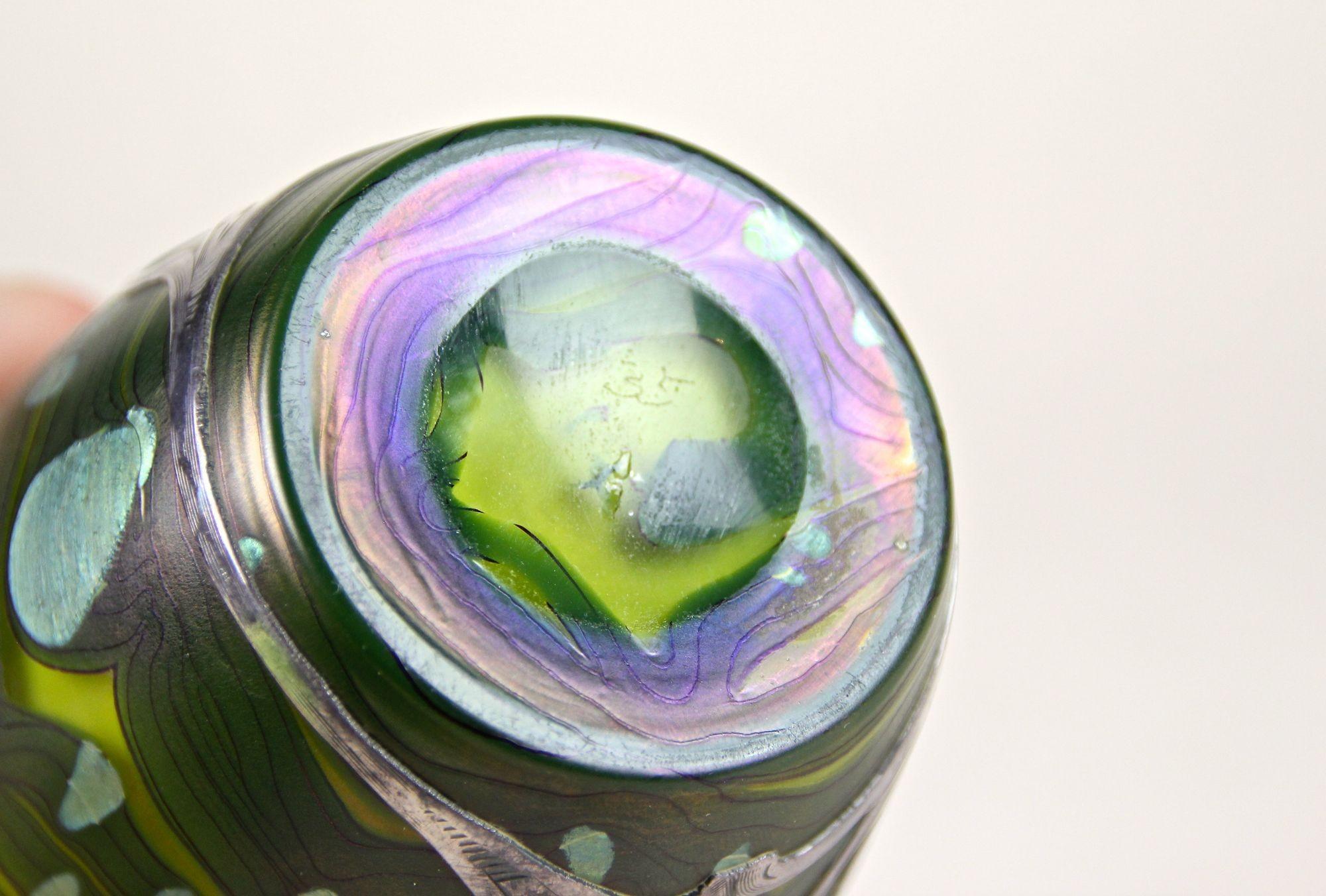 Vase en verre Witwe jauneytisus recouvert d'argent Loetz, CZ, circa 1902 en vente 4