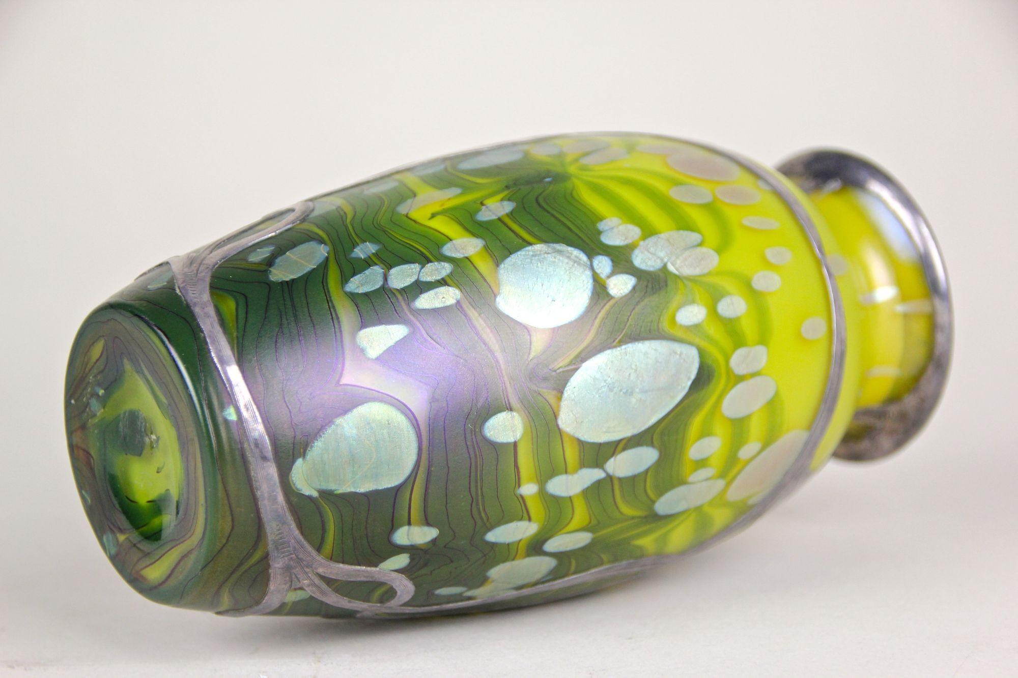Vase en verre Witwe jauneytisus recouvert d'argent Loetz, CZ, circa 1902 en vente 1