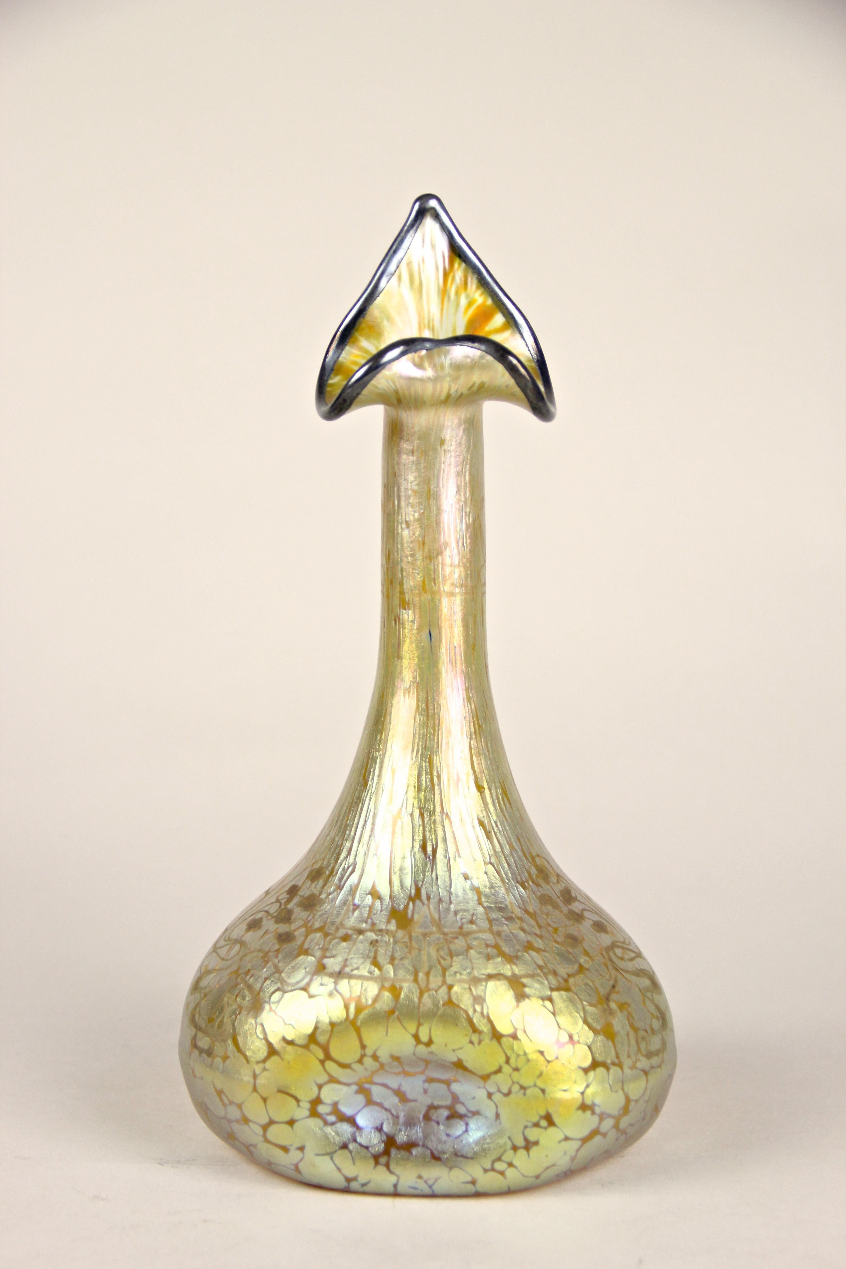 Superbe vase en verre Loetz Witwe décor 