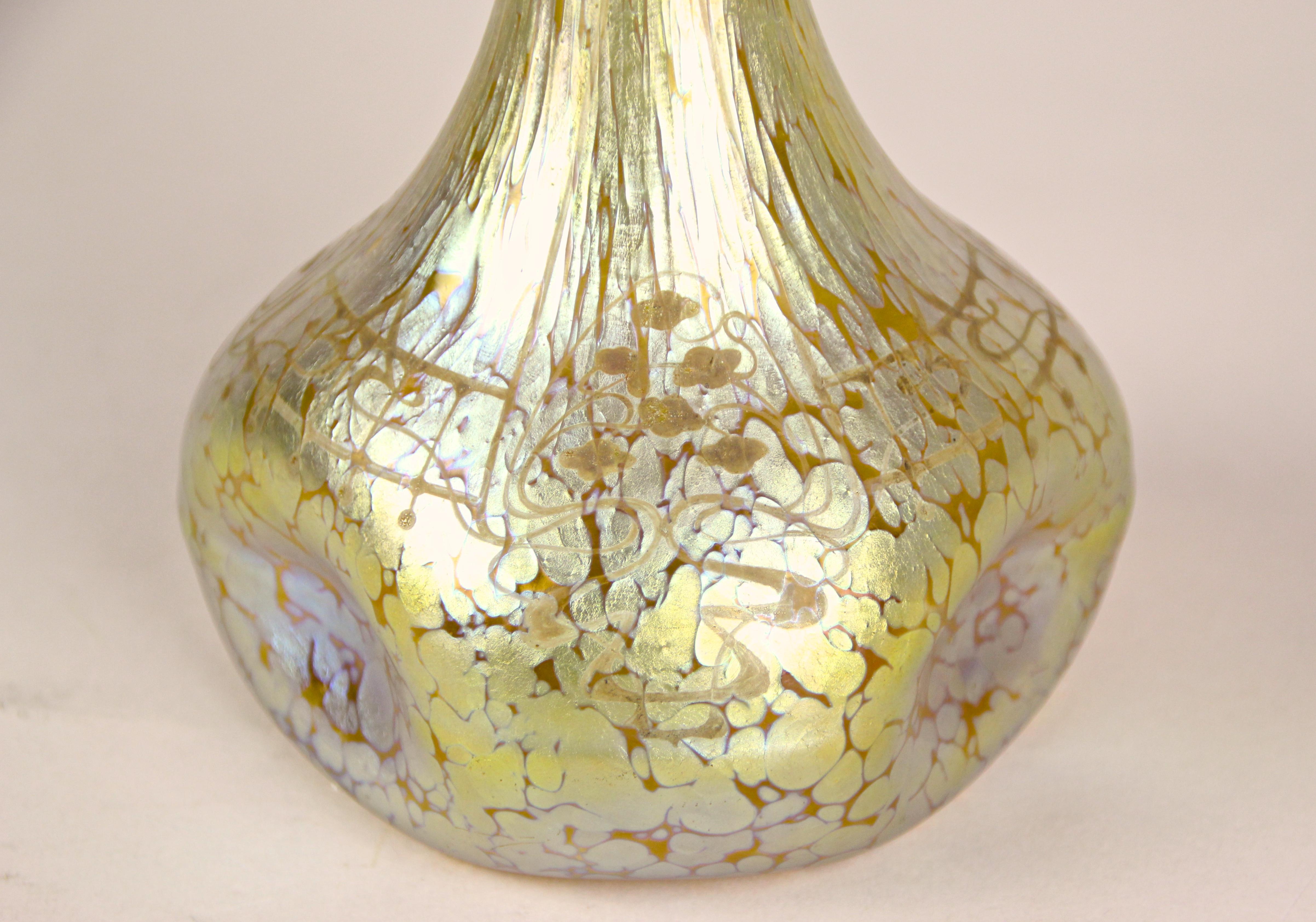 Loetz Witwe Glass Vase Decor Candia Papillon, Bohemia, circa 1898 In Good Condition For Sale In Lichtenberg, AT
