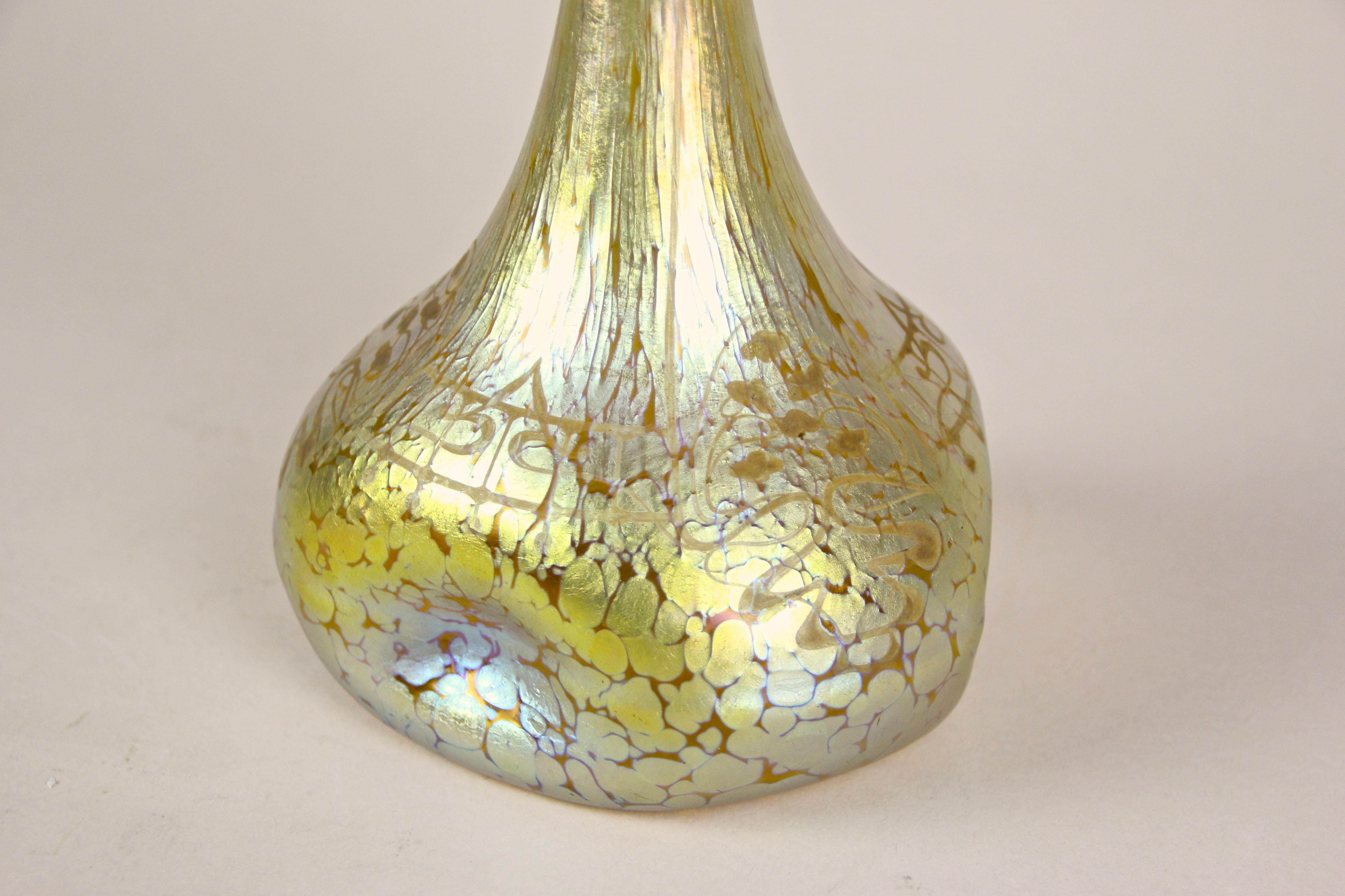 XIX secolo Vaso Loetz Glass Decor Candia Papillon, Boemia, circa 1898 in vendita
