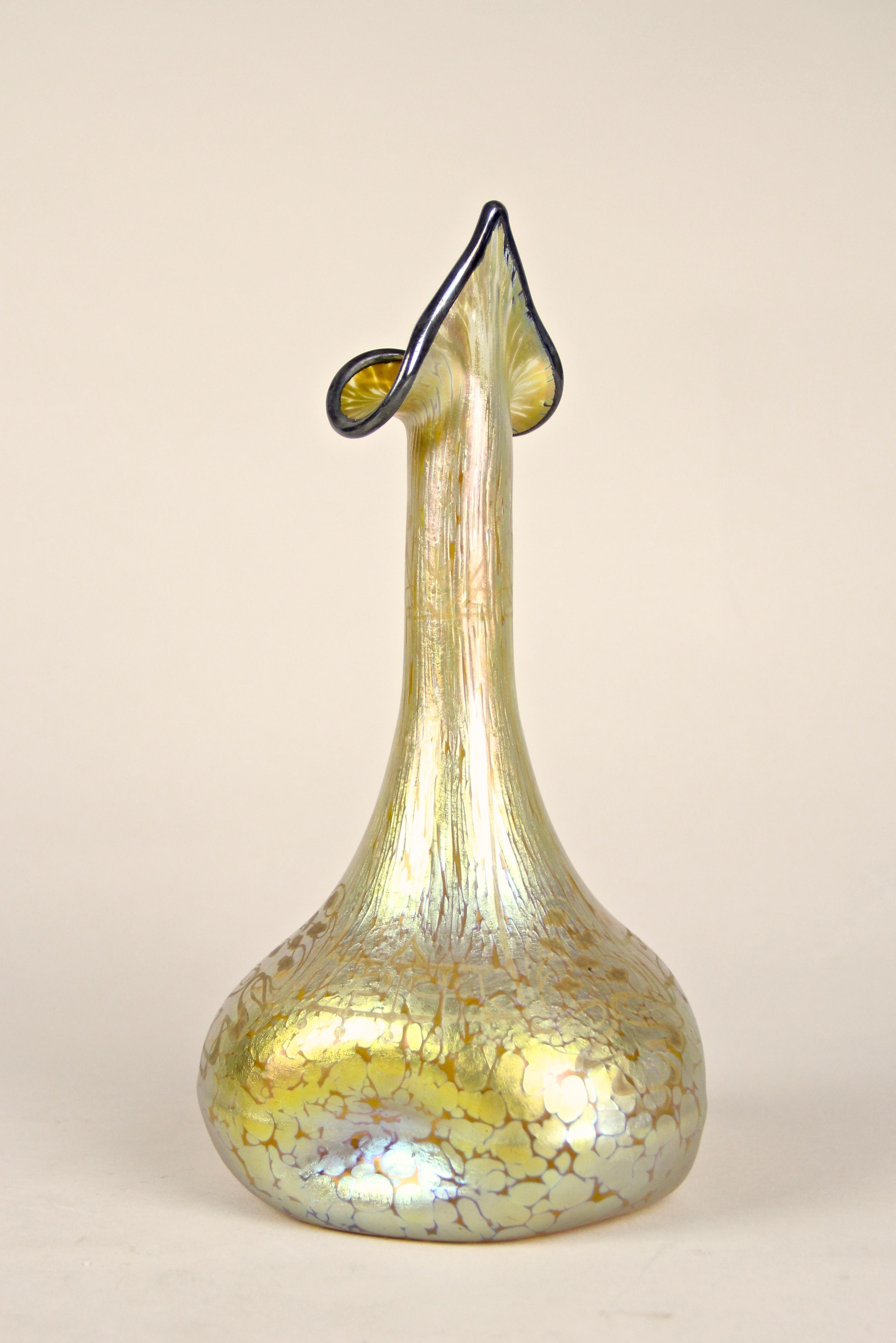 Vetro soffiato Vaso Loetz Glass Decor Candia Papillon, Boemia, circa 1898 in vendita