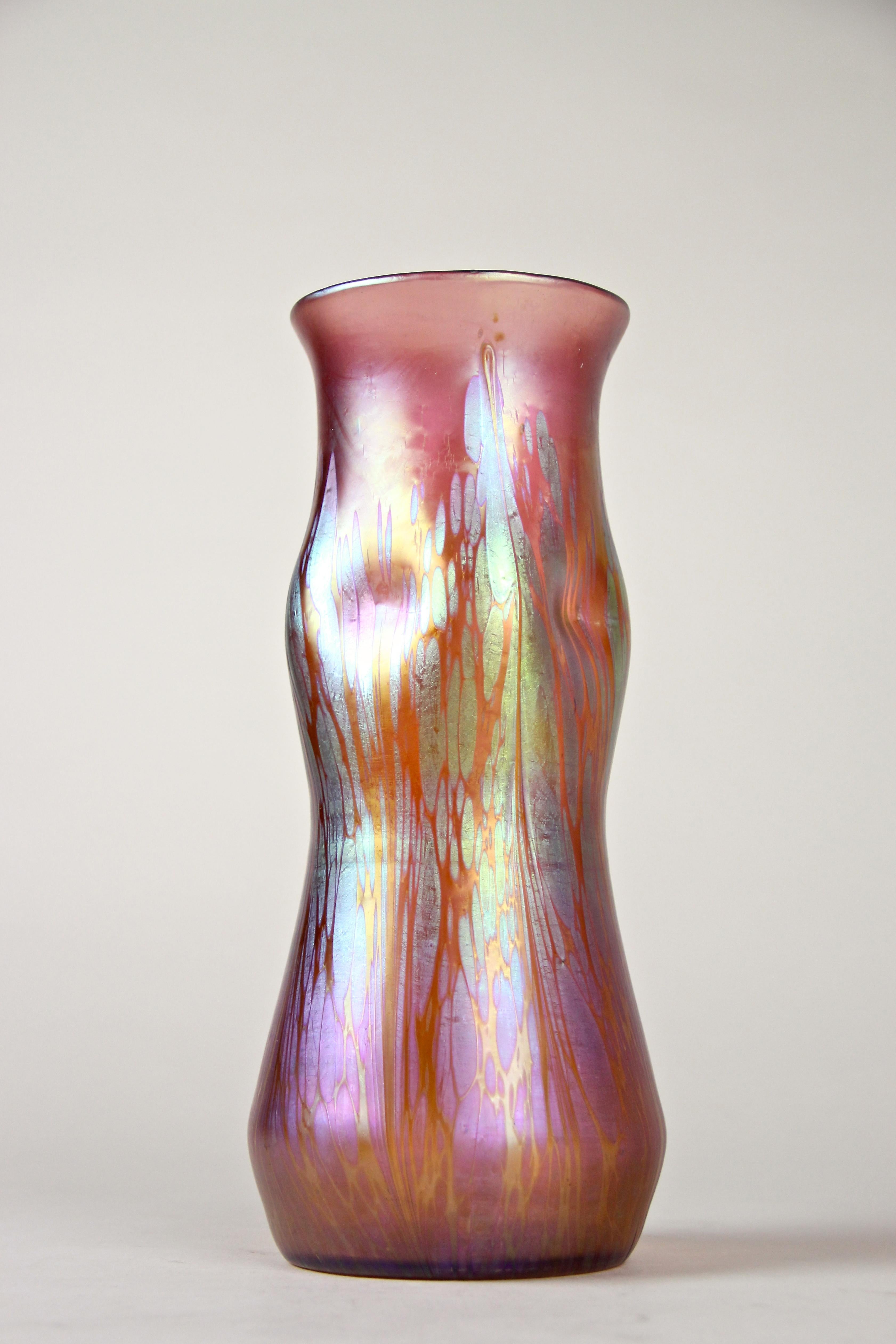 Art Nouveau Loetz Witwe Glass Vase Decor Medici Pink Highly Iriscident, Bohemia, circa 1902 For Sale