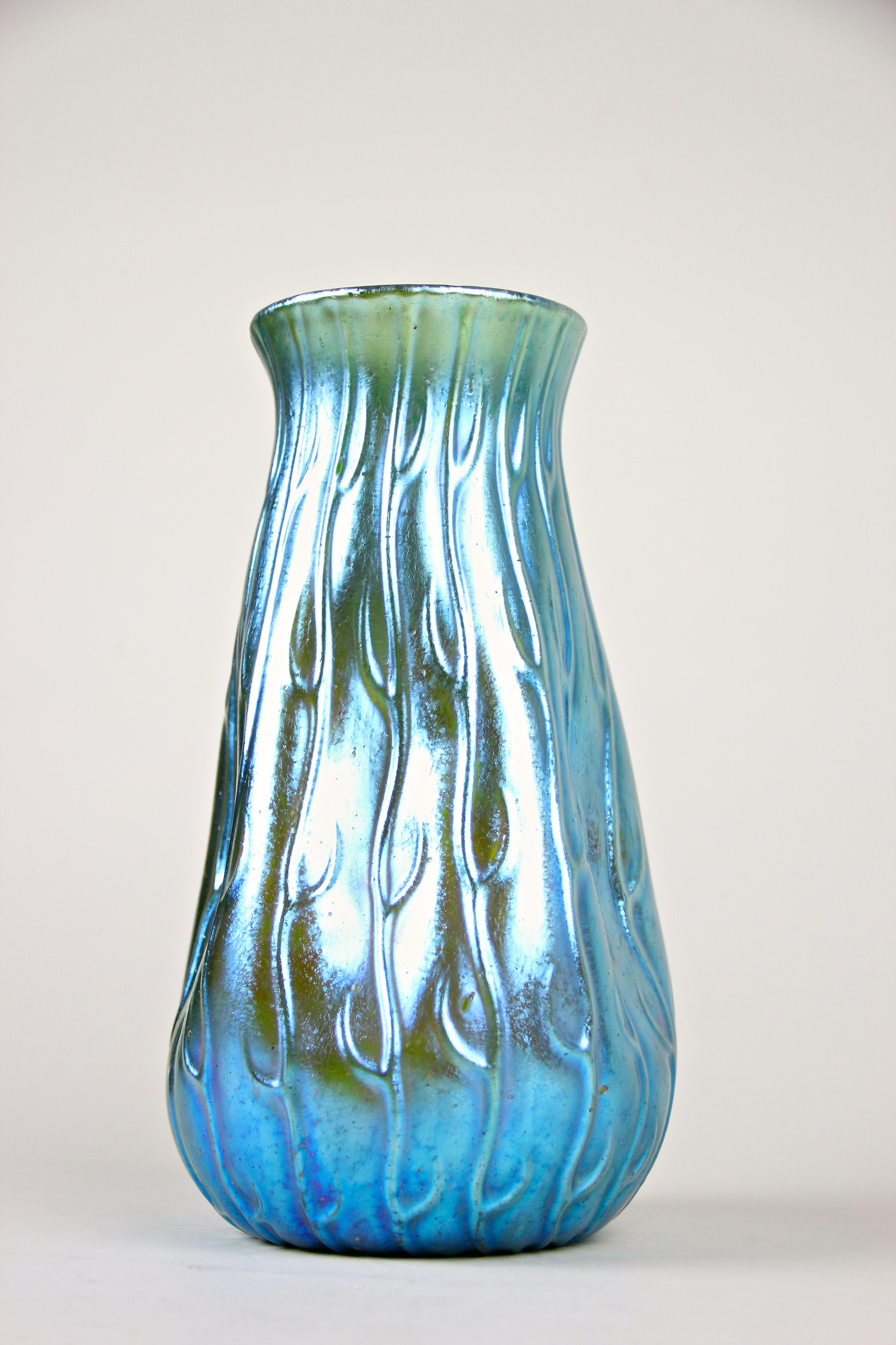 Gorgeous Loetz Witwe Glass Vase showing the famous Neptun decoration, a fantastic design with characteristic vertical branched 'seaweed' pattern finished with Silberiris. The irdiscent surface of this very decorative Loetz vase shimmers in lovely