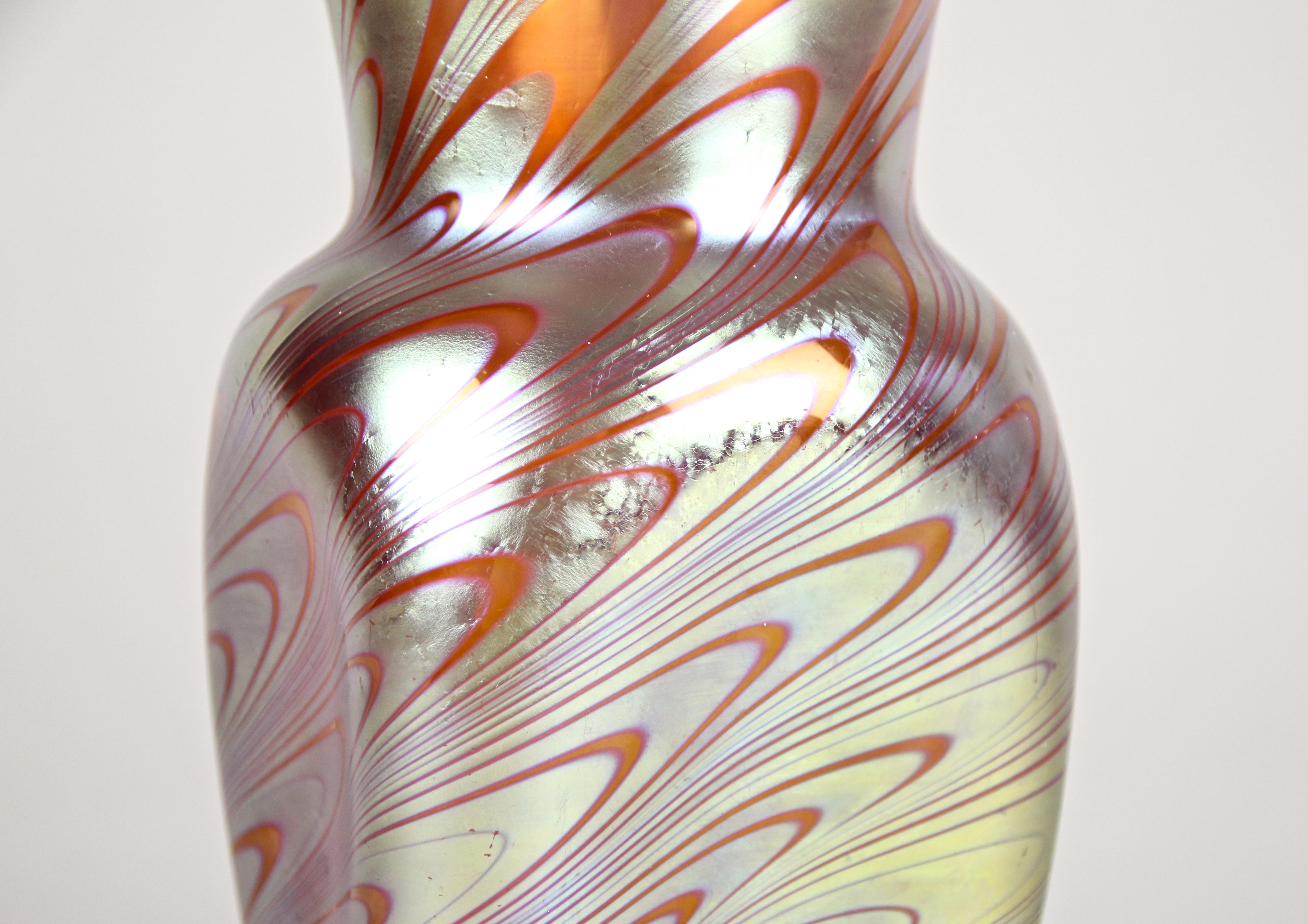 Lötz Witwe Glass Vase Decoration Phenomen Rosa Iridescent, Bohemia, circa 1902 In Good Condition For Sale In Lichtenberg, AT