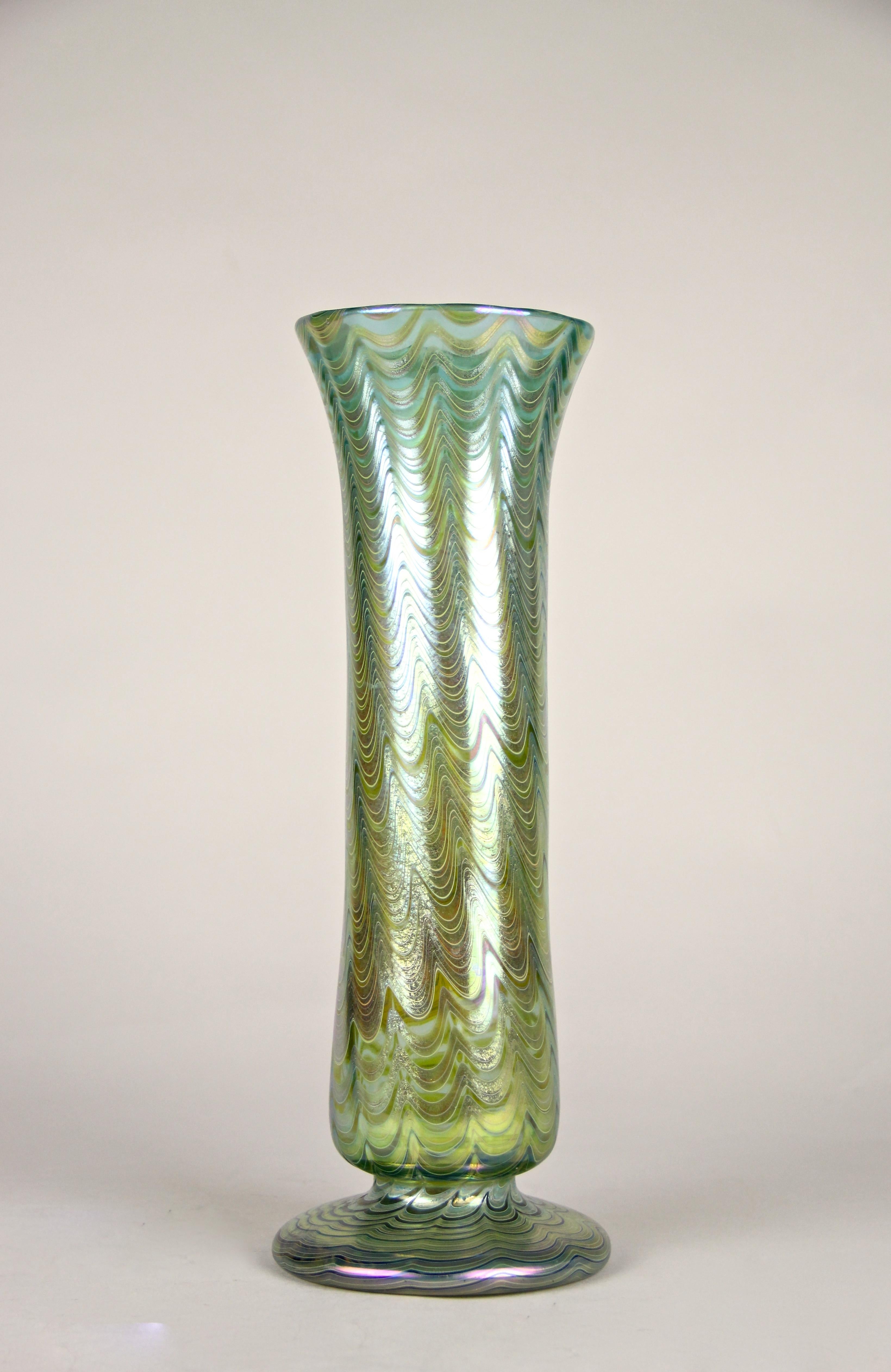 Vase en verre Loetz Glass Genre Phaenomen 6893 Vert, Bohemia, vers 1899 en vente 3