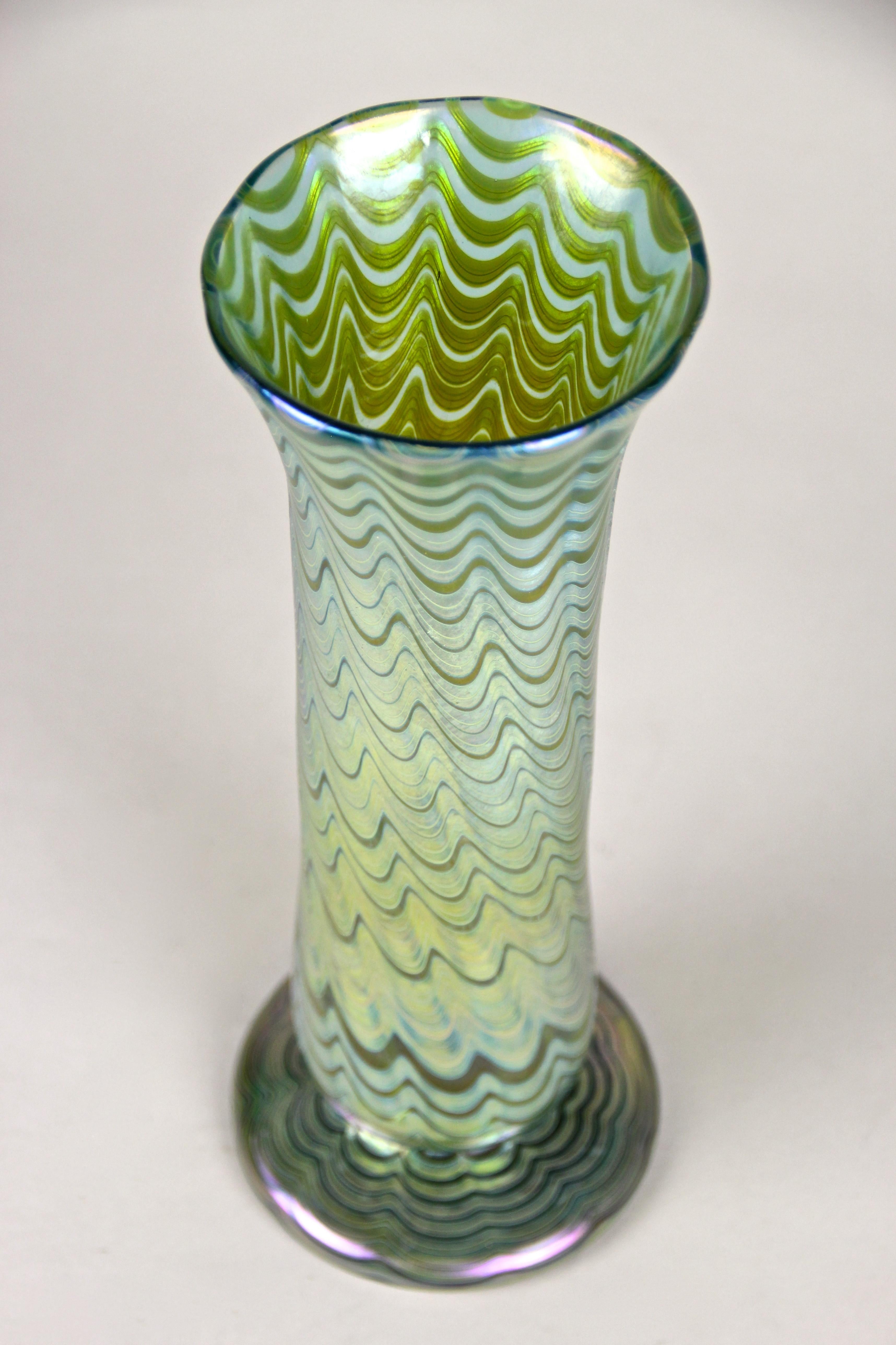 Loetz Witwe Glass Vase Phaenomen Genre 6893 Green, Bohemia, circa 1899 For Sale 3
